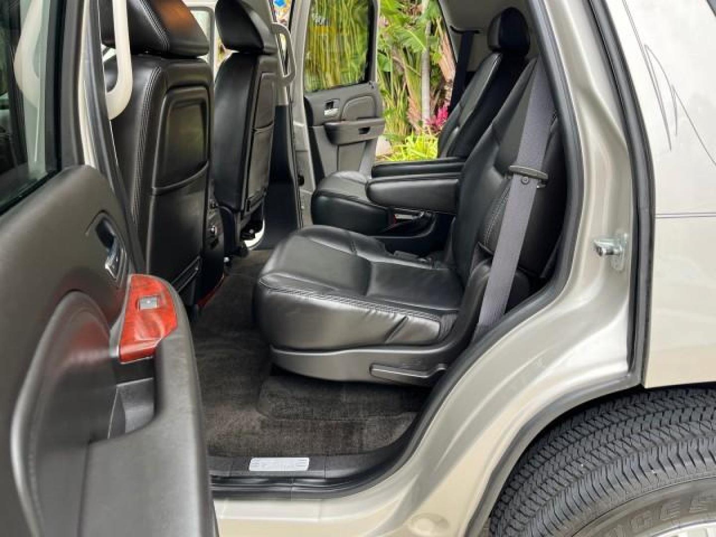 2007 Quicksilver /Ebony/Ebony Cadillac Escalade AWD SUNROOFLOW MILES 60,993 (1GYFK63877R) with an 6.2L Vortec 1000 VVT V8 SFI Engine engine, Automatic transmission, located at 4701 North Dixie Hwy, Pompano Beach, FL, 33064, (954) 422-2889, 26.240938, -80.123474 - 2007 CADILLAC ESCALADE NEW $ 59,100 ROAD READY VIN: 1GYFK63877R311160 NO ACCIDENTS NO RECALLS 4 DOOR WAGON/SPORT UTILITY LOW MILES 60,993 6.2L V8 6.2L V8 F ALL WHEEL DRIVE SUNROOF LEATHER SEATS GASOLINE 3 ROW LEATHER SEATS BLUETOOTH AWD ALL WHEEL DRIVE 20 SERVICE RECORDS PARKING SENSORS DUAL AC AWD - Photo#14