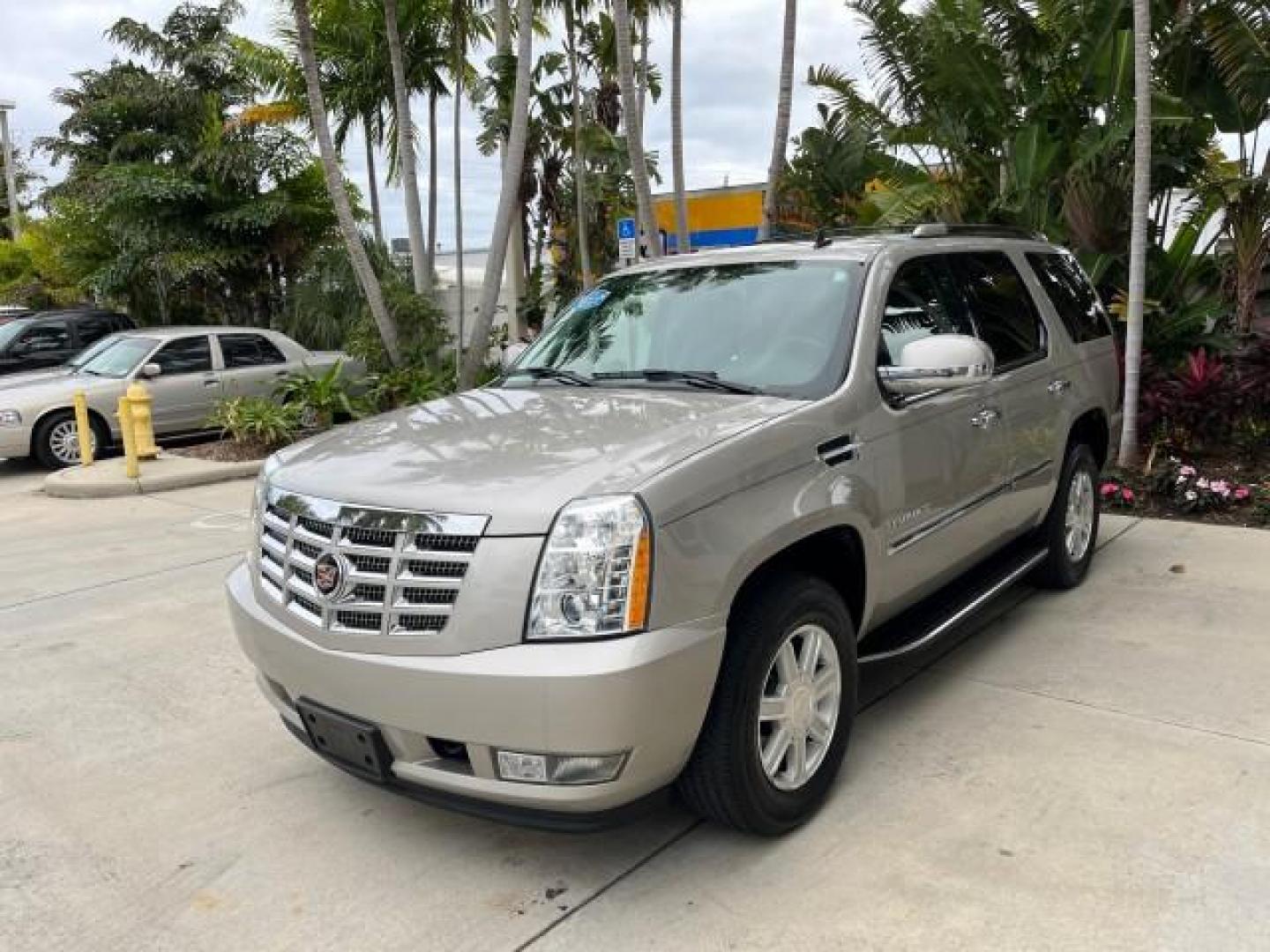 2007 Quicksilver /Ebony/Ebony Cadillac Escalade AWD SUNROOFLOW MILES 60,993 (1GYFK63877R) with an 6.2L Vortec 1000 VVT V8 SFI Engine engine, Automatic transmission, located at 4701 North Dixie Hwy, Pompano Beach, FL, 33064, (954) 422-2889, 26.240938, -80.123474 - 2007 CADILLAC ESCALADE NEW $ 59,100 ROAD READY VIN: 1GYFK63877R311160 NO ACCIDENTS NO RECALLS 4 DOOR WAGON/SPORT UTILITY LOW MILES 60,993 6.2L V8 6.2L V8 F ALL WHEEL DRIVE SUNROOF LEATHER SEATS GASOLINE 3 ROW LEATHER SEATS BLUETOOTH AWD ALL WHEEL DRIVE 20 SERVICE RECORDS PARKING SENSORS DUAL AC AWD - Photo#3