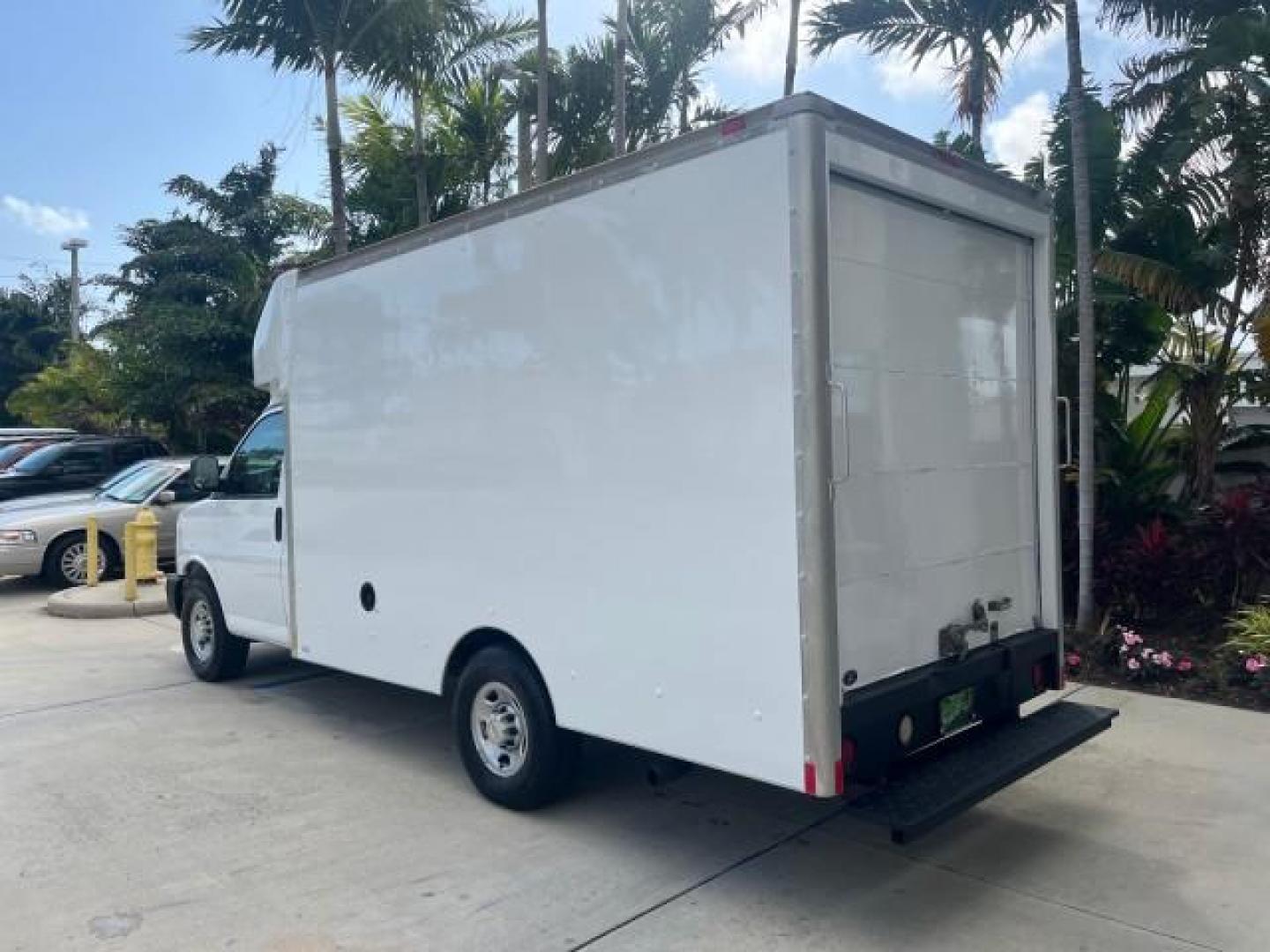 2004 Summit White /Neutral Chevrolet Express Commercial Cutaway 12 FT BOX TRUCK LOW MILES 46,503 (1GBHG31U741) with an 6.0L Vortec 6000 V8 SFI Engine engine, Automatic transmission, located at 4701 North Dixie Hwy, Pompano Beach, FL, 33064, (954) 422-2889, 26.240938, -80.123474 - 2004 CHEVROLET EXPRESS G3500 ROAD READY WORK READY VIN: 1GBHG31U741170863 FLORIDA OWNER 6.0L V8 CUTAWAY NO ACCIDENTS 6.0L V8 F NO RECALLS GASOLINE BRAND NEW TIRES 16 SERVICE RECORDS REAR WHEEL DRIVE VERY CLEAN LOW MILES 46,503 ABS Brakes AM/FM Stereo Air Conditioning Automatic Transmission Cruise Co - Photo#5