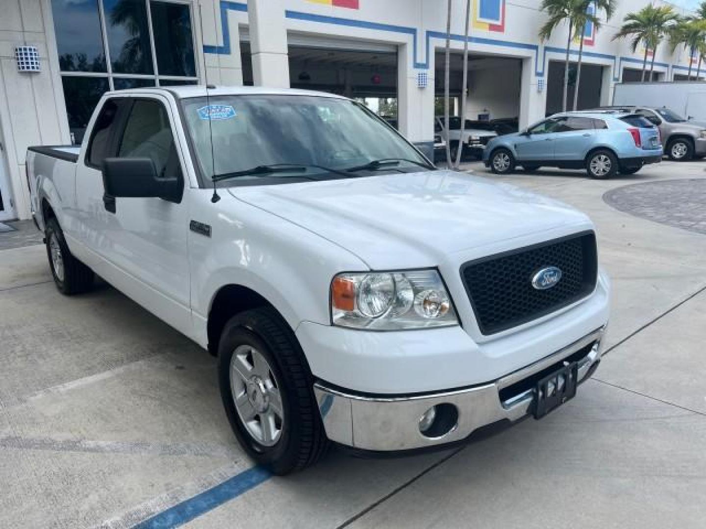 2006 Oxford White /Black Ford F-150 4 DR XLT LOW MILES 54,821 (1FTPX12526N) with an 5.4L 3v EFI V8 Engine engine, Automatic transmission, located at 4701 North Dixie Hwy, Pompano Beach, FL, 33064, (954) 422-2889, 26.240938, -80.123474 - 2006 FORD F-150 CREW CAB NEW $32,650 ROAD READY VIN: 1FTPX12526NB58621 NO ACCIDENTS NO RECALLS 4 DOOR EXTENDED CAB PICKUP LOW MILES 54,821 5.4L V8 5.4L V8 F SOHC 7 SERVICE RECORDS GASOLINE BLUETOOTH REAR WHEEL DRIVE POWER MIRRORS 6.7 FT BED AM/FM Stereo Air Conditioning Alloy Wheels Automatic Transm - Photo#76