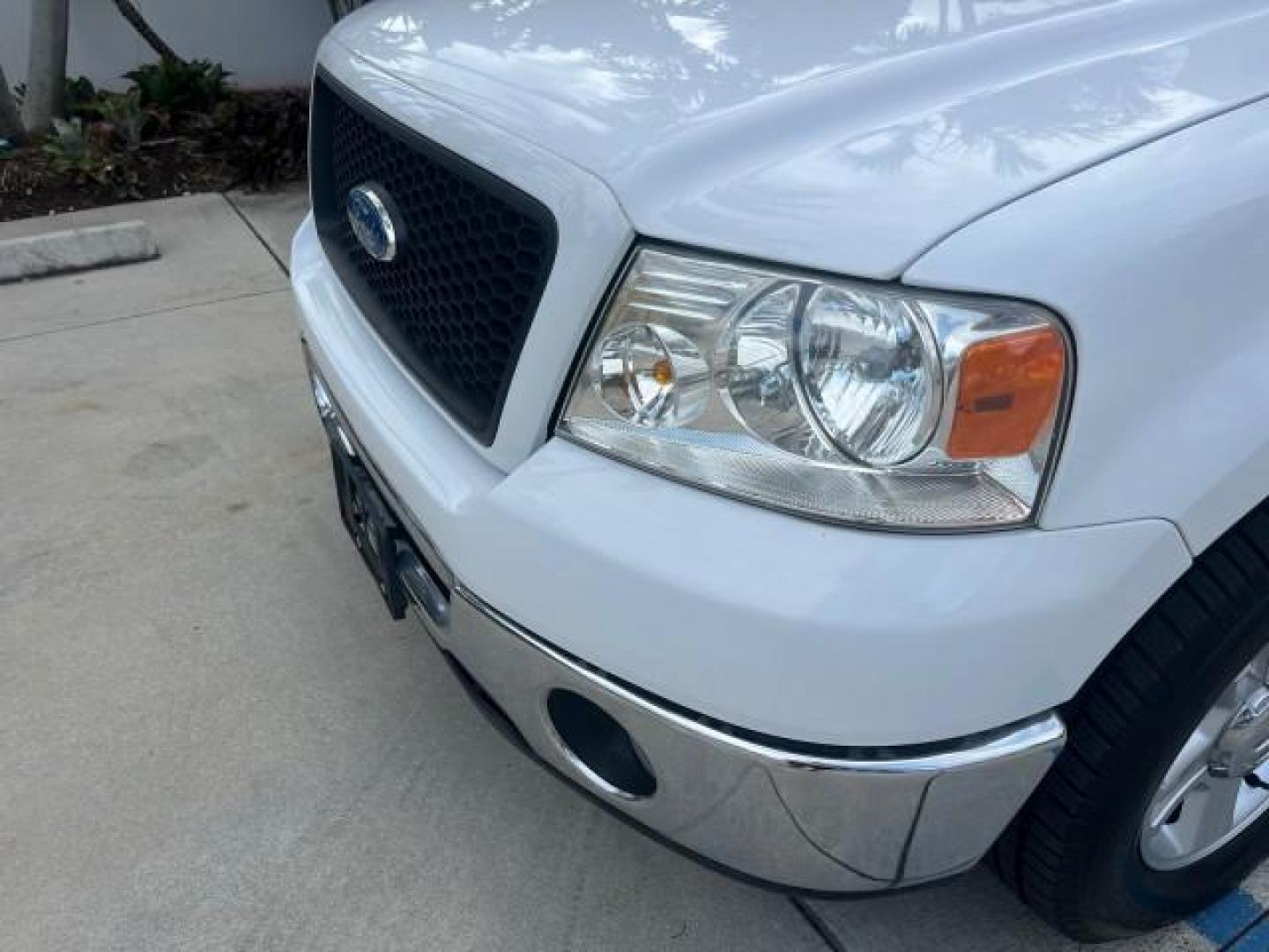 2006 Oxford White /Black Ford F-150 4 DR XLT LOW MILES 54,821 (1FTPX12526N) with an 5.4L 3v EFI V8 Engine engine, Automatic transmission, located at 4701 North Dixie Hwy, Pompano Beach, FL, 33064, (954) 422-2889, 26.240938, -80.123474 - 2006 FORD F-150 CREW CAB NEW $32,650 ROAD READY VIN: 1FTPX12526NB58621 NO ACCIDENTS NO RECALLS 4 DOOR EXTENDED CAB PICKUP LOW MILES 54,821 5.4L V8 5.4L V8 F SOHC 7 SERVICE RECORDS GASOLINE BLUETOOTH REAR WHEEL DRIVE POWER MIRRORS 6.7 FT BED AM/FM Stereo Air Conditioning Alloy Wheels Automatic Transm - Photo#86