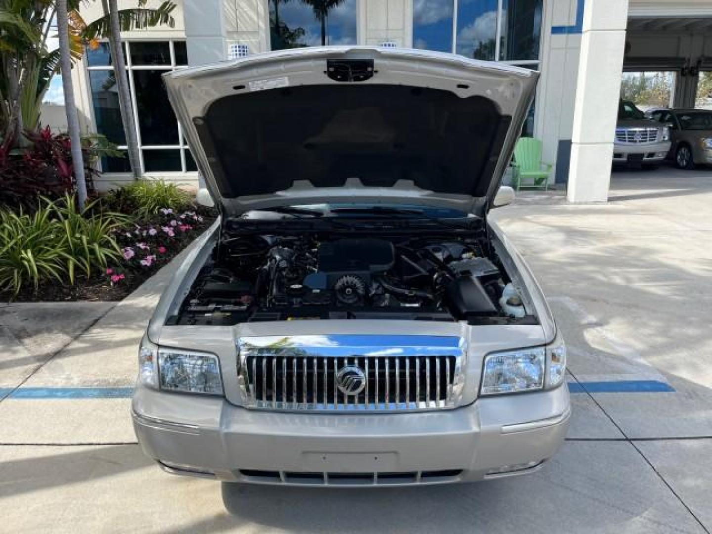 2008 Silver Birch Metallic /Light Camel Mercury Grand Marquis LS LOW MILES 61,045 (2MEFM75V98X) with an 4.6L OHC FFV V8 Engine engine, Automatic transmission, located at 4701 North Dixie Hwy, Pompano Beach, FL, 33064, (954) 422-2889, 26.240938, -80.123474 - 2008 MERCURY GRAND MARQUIS LS NEW $ 31,205 ROAD READY VIN: 2MEFM75V98X628291 NO ACCIDENTS 4.6L V8 SEDAN 4 DR LOW MILES 61,045 4.6L V8 F SOHC 15 SERVICE RECORDS FLEX FUEL POWER LEATHER SEATS REAR WHEEL DRIVE POWER MIRRORS Adaptive Headlights Adjustable Lumbar Support Auto-dimming Rearview Mirror Chro - Photo#61