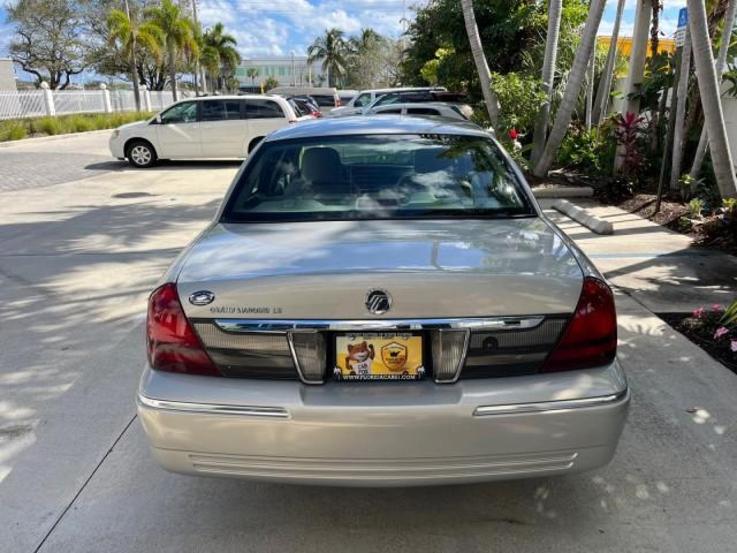 2008 Silver Birch Metallic /Light Camel Mercury Grand Marquis LS LOW MILES 61,045 (2MEFM75V98X) with an 4.6L OHC FFV V8 Engine engine, Automatic transmission, located at 4701 North Dixie Hwy, Pompano Beach, FL, 33064, (954) 422-2889, 26.240938, -80.123474 - 2008 MERCURY GRAND MARQUIS LS NEW $ 31,205 ROAD READY VIN: 2MEFM75V98X628291 NO ACCIDENTS 4.6L V8 SEDAN 4 DR LOW MILES 61,045 4.6L V8 F SOHC 15 SERVICE RECORDS FLEX FUEL POWER LEATHER SEATS REAR WHEEL DRIVE POWER MIRRORS Adaptive Headlights Adjustable Lumbar Support Auto-dimming Rearview Mirror Chro - Photo#6