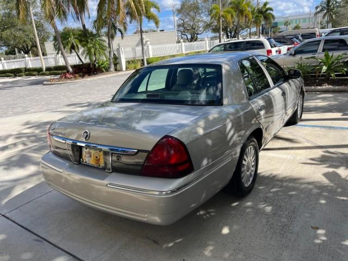 2008 Silver Birch Metallic /Light Camel Mercury Grand Marquis LS LOW MILES 61,045 (2MEFM75V98X) with an 4.6L OHC FFV V8 Engine engine, Automatic transmission, located at 4701 North Dixie Hwy, Pompano Beach, FL, 33064, (954) 422-2889, 26.240938, -80.123474 - 2008 MERCURY GRAND MARQUIS LS NEW $ 31,205 ROAD READY VIN: 2MEFM75V98X628291 NO ACCIDENTS 4.6L V8 SEDAN 4 DR LOW MILES 61,045 4.6L V8 F SOHC 15 SERVICE RECORDS FLEX FUEL POWER LEATHER SEATS REAR WHEEL DRIVE POWER MIRRORS Adaptive Headlights Adjustable Lumbar Support Auto-dimming Rearview Mirror Chro - Photo#7