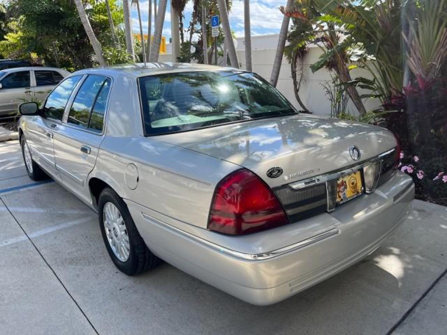 2008 Silver Birch Metallic /Light Camel Mercury Grand Marquis LS LOW MILES 61,045 (2MEFM75V98X) with an 4.6L OHC FFV V8 Engine engine, Automatic transmission, located at 4701 North Dixie Hwy, Pompano Beach, FL, 33064, (954) 422-2889, 26.240938, -80.123474 - 2008 MERCURY GRAND MARQUIS LS NEW $ 31,205 ROAD READY VIN: 2MEFM75V98X628291 NO ACCIDENTS 4.6L V8 SEDAN 4 DR LOW MILES 61,045 4.6L V8 F SOHC 15 SERVICE RECORDS FLEX FUEL POWER LEATHER SEATS REAR WHEEL DRIVE POWER MIRRORS Adaptive Headlights Adjustable Lumbar Support Auto-dimming Rearview Mirror Chro - Photo#90