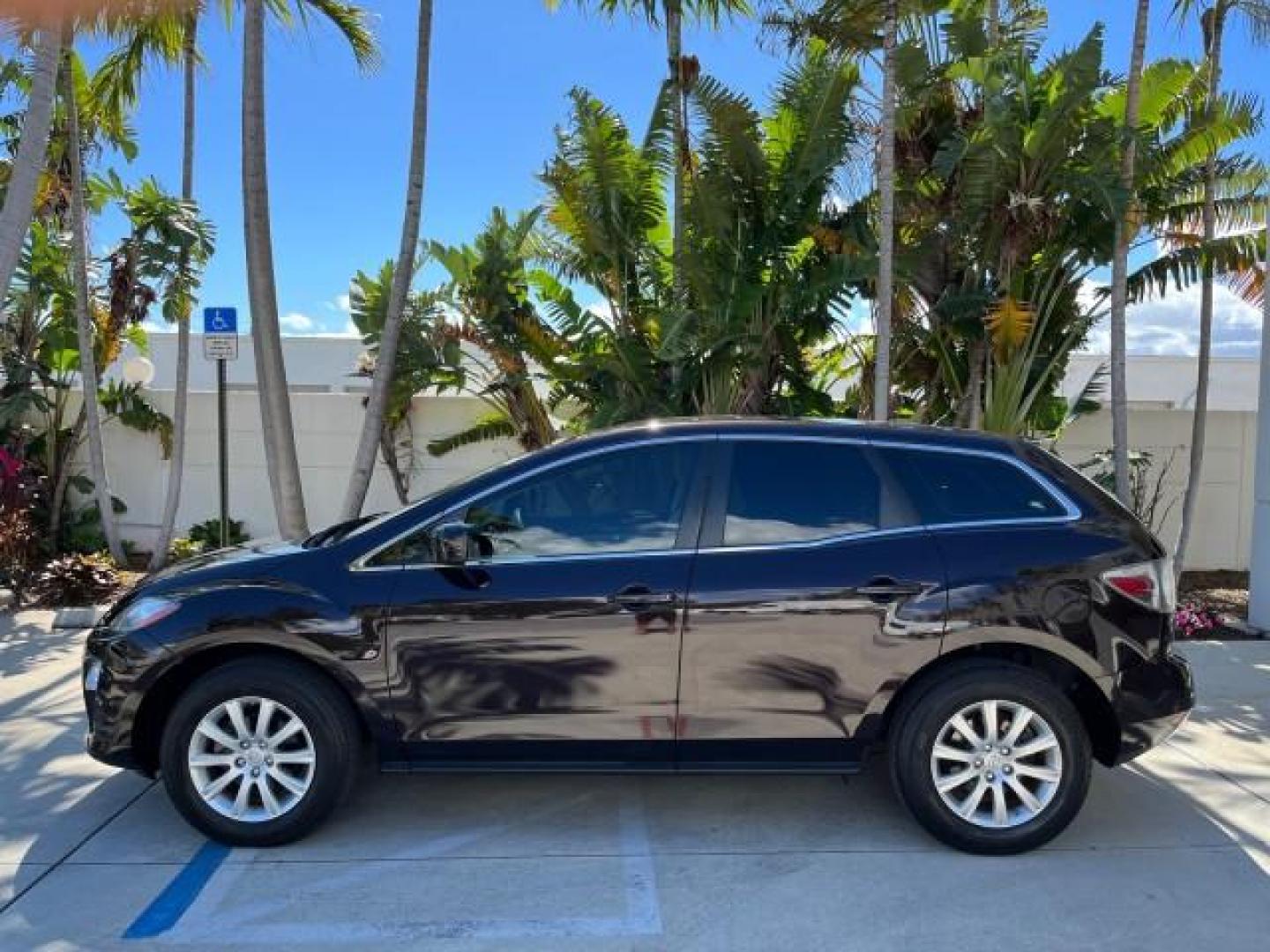 2011 Black Cherry Mica /Black Mazda CX-7 1 FL i SV LOW MILES 59,855 (JM3ER2A5XB0) with an 2.5L DOHC 16-Valve VVT I4 Engine engine, Automatic transmission, located at 4701 North Dixie Hwy, Pompano Beach, FL, 33064, (954) 422-2889, 26.240938, -80.123474 - 2011 MAZDA CX-7 I SV ROAD READY 2.5L I4 VIN: JM3ER2A5XB0409487 NO ACCIDENTS 28 MPG 4 DOOR WAGON/SPORT UTILITY NO RECALLS 2.5L I4 F DOHC 16V 1 OWNER FLORIDA GASOLINE LOW MILES 59,855 FRONT WHEEL DRIVE 18 SERVICE RECORDS Alloy Wheels Anti-Theft System Approach Lights Braking Assist Cruise Control Curt - Photo#4