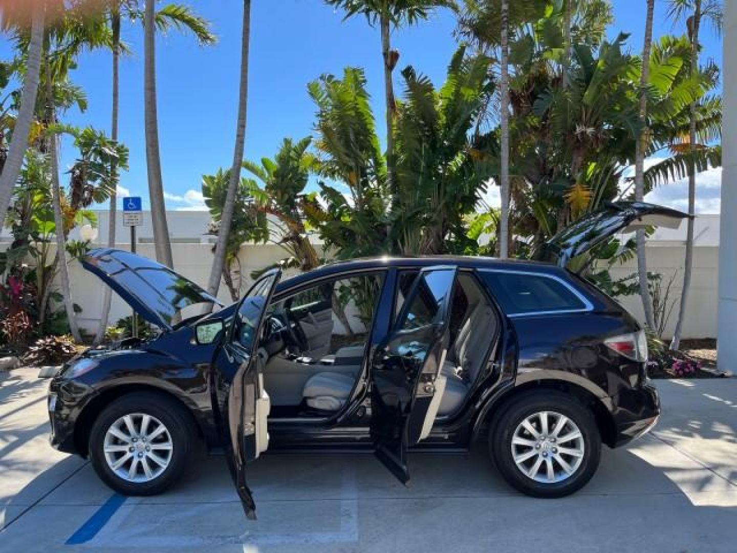 2011 Black Cherry Mica /Black Mazda CX-7 1 FL i SV LOW MILES 59,855 (JM3ER2A5XB0) with an 2.5L DOHC 16-Valve VVT I4 Engine engine, Automatic transmission, located at 4701 North Dixie Hwy, Pompano Beach, FL, 33064, (954) 422-2889, 26.240938, -80.123474 - 2011 MAZDA CX-7 I SV ROAD READY 2.5L I4 VIN: JM3ER2A5XB0409487 NO ACCIDENTS 28 MPG 4 DOOR WAGON/SPORT UTILITY NO RECALLS 2.5L I4 F DOHC 16V 1 OWNER FLORIDA GASOLINE LOW MILES 59,855 FRONT WHEEL DRIVE 18 SERVICE RECORDS Alloy Wheels Anti-Theft System Approach Lights Braking Assist Cruise Control Curt - Photo#8