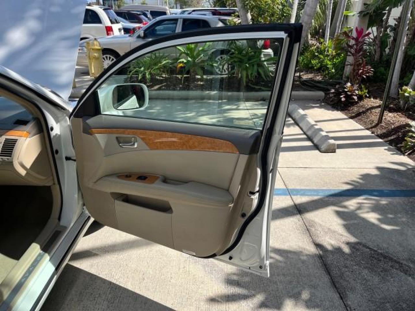 2006 Blizzard Pearl /Lt Gray Toyota Avalon 1 FL XLS LOW MILES 67,142 (4T1BK36BX6U) with an 3.5L 24-Valve EFI DOHC V6 Engine engine, Automatic transmission, located at 4701 North Dixie Hwy, Pompano Beach, FL, 33064, (954) 422-2889, 26.240938, -80.123474 - 2006 TOYOTA AVALON XLS ROAD READY 3.5L V6 XLS VIN: 4T1BK36BX6U107664 LOW MILES 67,142 SEDAN 4 DR 10 SERVICE RECORDS 3.5L V6 F DOHC 24V NO RECALLS 1 OWNER FLORIDA 31 MPG GASOLINE POWER MIRRORS POWER SUNROOF FRONT WHEEL DRIVE DUAL ZONE AC POWER LEATHER SEATS Additional Airbags Adjustable Lumbar Suppor - Photo#11