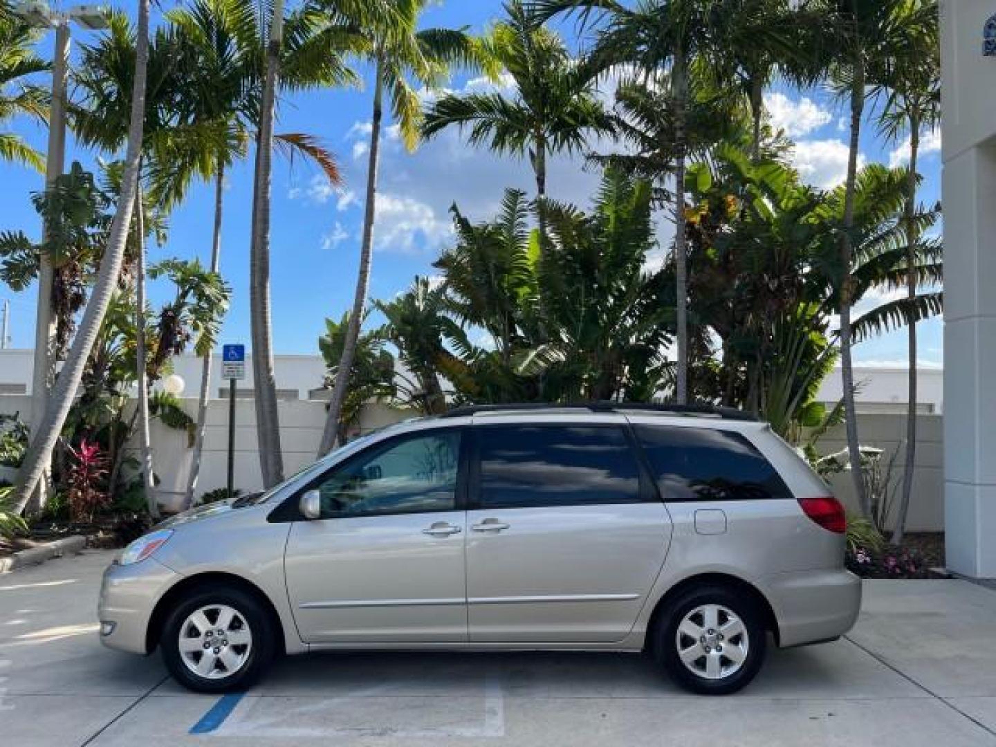 2004 Silver Shadow Pearl /Stone Toyota Sienna XLE 7 LOW MILES 55,737 (5TDZA22C54S) with an 3.3L 24-Valve MPFI DOHC VVT-i V6 Engine engine, Automatic transmission, located at 4701 North Dixie Hwy, Pompano Beach, FL, 33064, (954) 422-2889, 26.240938, -80.123474 - 2004 TOYOTA SIENNA XLE 7 PASSENGER NEW $33,585 ROAD READY VIN: 5TDZA22C54S212256 NO ACCIDENTS 3.3L V6 VAN DUAL ZONE AC LOW MILES 55,737 27 MPG 3.3L V6 F DOHC 24V JBL SOUND POWER SLIDING DOORS GASOLINE 7 PASSENGER POWER LIFTGATE LEATHER FRONT WHEEL DRIVE 3 ROW SEATS 18 SERVICE RECORDS XLE Alloy Wheel - Photo#4