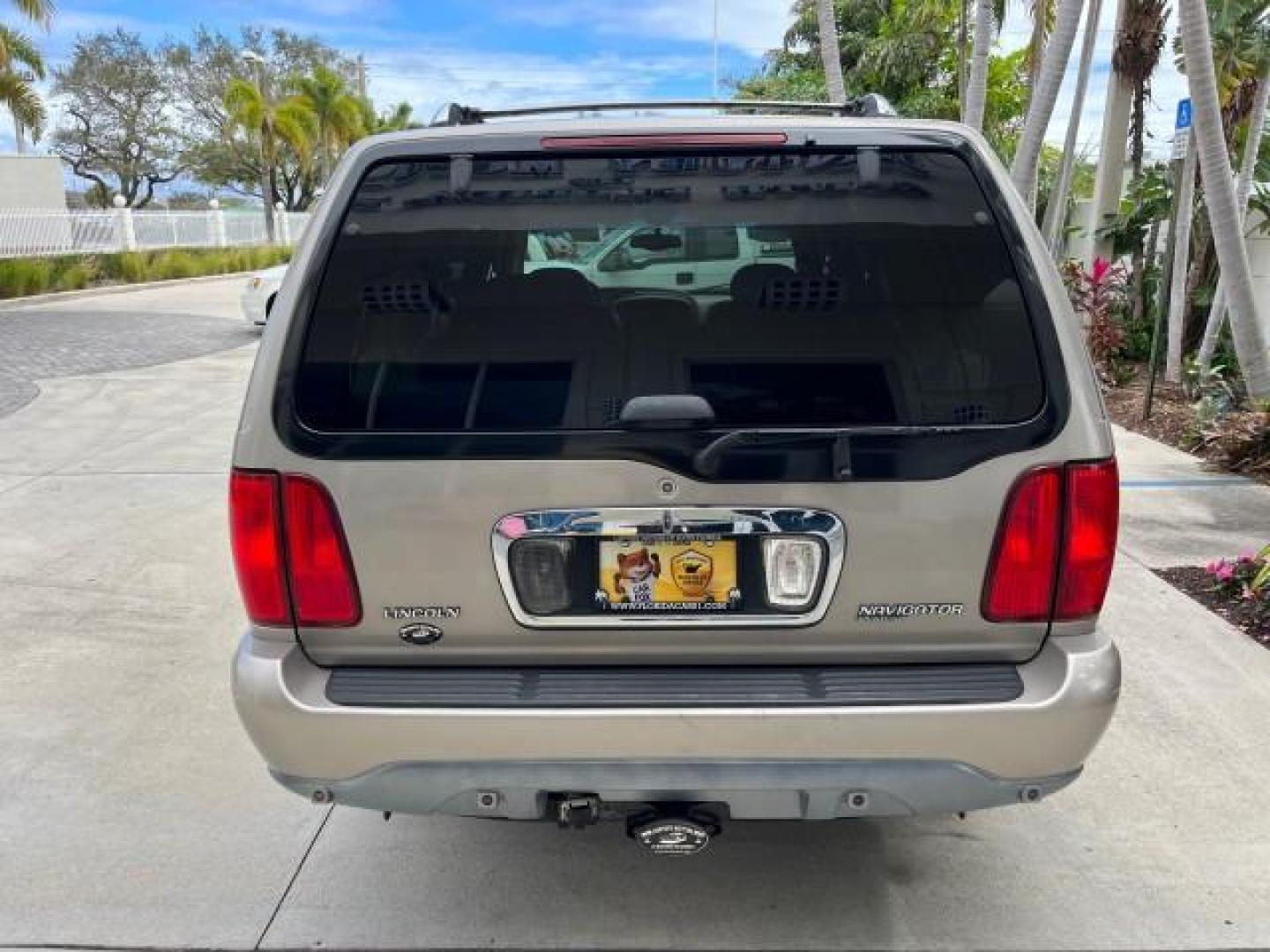 2001 Mineral Grey Metallic /Medium Graphite Lincoln Navigator LOW MILES 60,720 (5LMEU27AX1L) with an 5.4L DOHC 32-Valve V8 Intech Engine engine, Automatic transmission, located at 4701 North Dixie Hwy, Pompano Beach, FL, 33064, (954) 422-2889, 26.240938, -80.123474 - 2001 LINCOLN NAVIGATOR NEW $ 45,395 ROAD READY VIN: 5LMEU27AX1LJ06792 NO ACCIDENTS NO RECALLS 4 DOOR WAGON/SPORT UTILITY LOW MILES 60,720 5.4L V8 5.4L V8 F DOHC POWER LEATHER SEATS 3 ROW GASOLINE 27 SERVICE RECORDS REAR WHEEL DRIVE BACK UP SENSORS POWER MIRRORS DUAL AC Air Suspension Alloy Wheels An - Photo#6