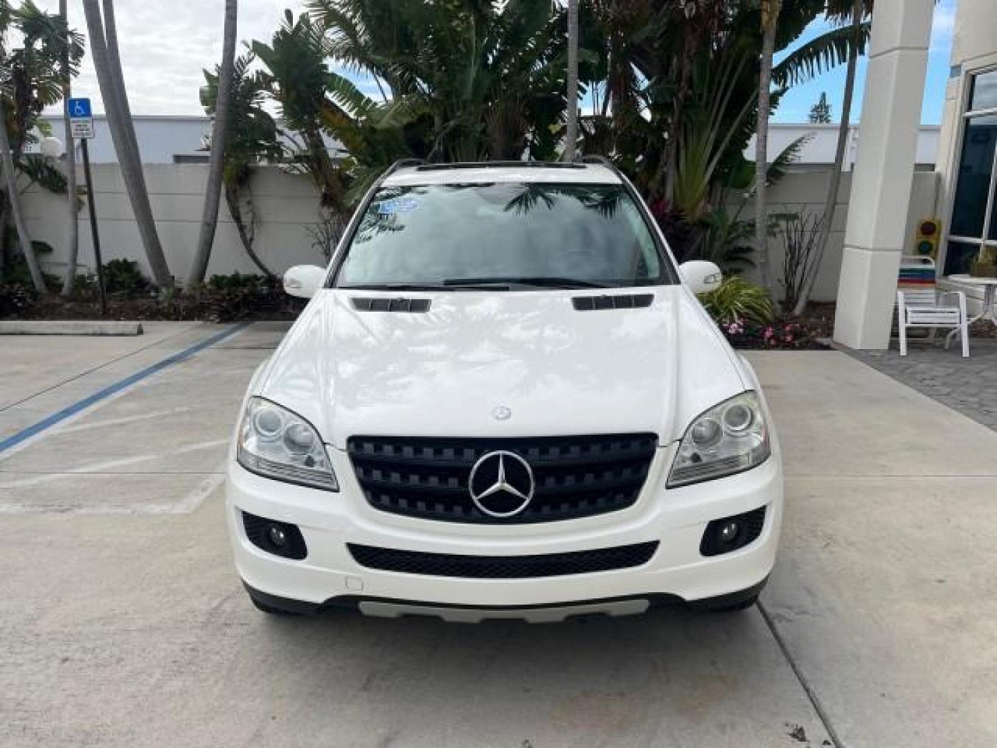 2006 Alabaster White /Black Mercedes-Benz M-Class AWD 3.5L ONLY 50,830 (4JGBB86E46A) with an 3.5L SMPI DOHC 24-Valve V6 Engine engine, Automatic transmission, located at 4701 North Dixie Hwy, Pompano Beach, FL, 33064, (954) 422-2889, 26.240938, -80.123474 - OUR WEBPAGE FLORIDACARS1.COM HAS OVER 100 PHOTOS AND FREE CARFAX LINK 2006 MERCEDES-BENZ M-CLASS ML 350 NEW $ 57,810 ROAD READY VIN: 4JGBB86E46A006936 LOW MILES 50,830 3.5L V6 4 DOOR WAGON/SPORT UTILITY NO ACCIDENTS FLORIDA OWNER 3.5L V6 F DOHC 24V POWER SUNROOF/MIRRORS GASOLINE DUAL AC POWER LEATHE - Photo#2