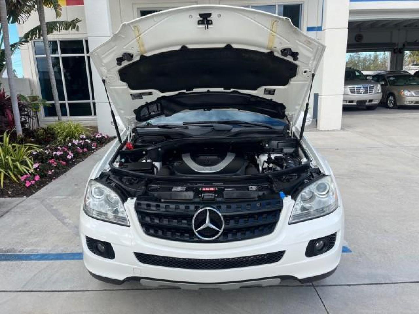 2006 Alabaster White /Black Mercedes-Benz M-Class AWD 3.5L ONLY 50,830 (4JGBB86E46A) with an 3.5L SMPI DOHC 24-Valve V6 Engine engine, Automatic transmission, located at 4701 North Dixie Hwy, Pompano Beach, FL, 33064, (954) 422-2889, 26.240938, -80.123474 - OUR WEBPAGE FLORIDACARS1.COM HAS OVER 100 PHOTOS AND FREE CARFAX LINK 2006 MERCEDES-BENZ M-CLASS ML 350 NEW $ 57,810 ROAD READY VIN: 4JGBB86E46A006936 LOW MILES 50,830 3.5L V6 4 DOOR WAGON/SPORT UTILITY NO ACCIDENTS FLORIDA OWNER 3.5L V6 F DOHC 24V POWER SUNROOF/MIRRORS GASOLINE DUAL AC POWER LEATHE - Photo#68