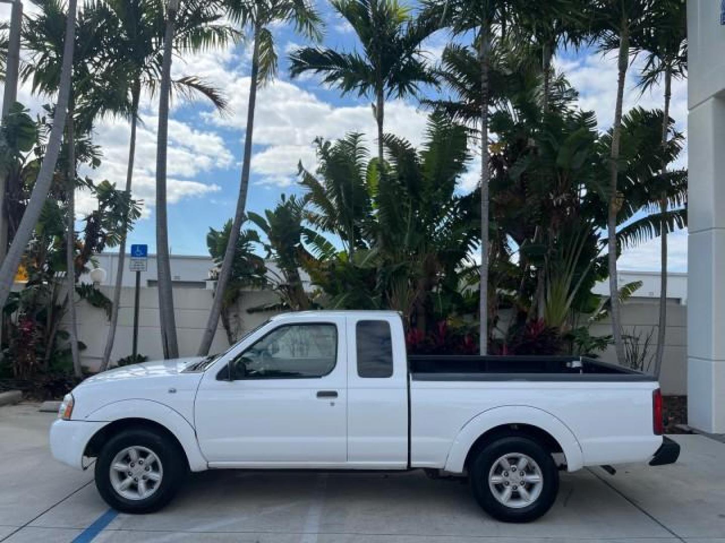 2003 Avalanche /Gray Nissan Frontier 2WD 1 FL XE LOW MILES 56,647 (1N6DD26T13C) with an 2.4L DOHC SMPI 16-Valve 4-Cyl Engine engine, Automatic transmission, located at 4701 North Dixie Hwy, Pompano Beach, FL, 33064, (954) 422-2889, 26.240938, -80.123474 - 2003 NISSAN FRONTIER X CAB AUTO ROAD READY 2.4L I4 VIN: 1N6DD26T13C408137 NO ACCIDENTS NO RECALLS CLUB CAB PICKUP 1 OWNER FLORIDA 2.4L I4 F DOHC 16V LOW MILES 56,647 27 MPG GASOLINE 4 SERVICE RECORDS REAR WHEEL DRIVE 6,1FT BED NEW LIKE TIRES ABS Brakes Automatic Transmission Power Locks Rear Defrost - Photo#4