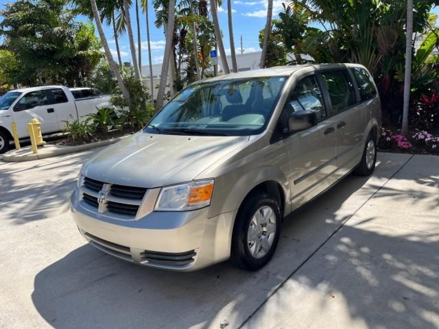 2008 Light Sandstone Metallic /Md Slate/Lt Shale Dodge Grand Caravan SE LOW HANDICAP MILES 76,328 (1D8HN44H98B) with an 3.3L V6 Cylinder Engine engine, Automatic transmission, located at 4701 North Dixie Hwy, Pompano Beach, FL, 33064, (954) 422-2889, 26.240938, -80.123474 - OUR WEBPAGE FLORIDACARS1.COM HAS OVER 100 PHOTOS AND FREE CARFAX LINK 2008 DODGE GRAND CARAVAN SE HANDICAP LIFT ROAD READY 3.3L V6 VIN: 1D8HN44H98B188711 FLORIDA OWNER VAN NO RECALLS 3.3L V6 F 24 SERVICE RECORDS GASOLINE 24 MPG LOW MILES 76,328 FRONT WHEEL DRIVE POWER MIRRORS 3 ROW SEATS Anti-Theft - Photo#5