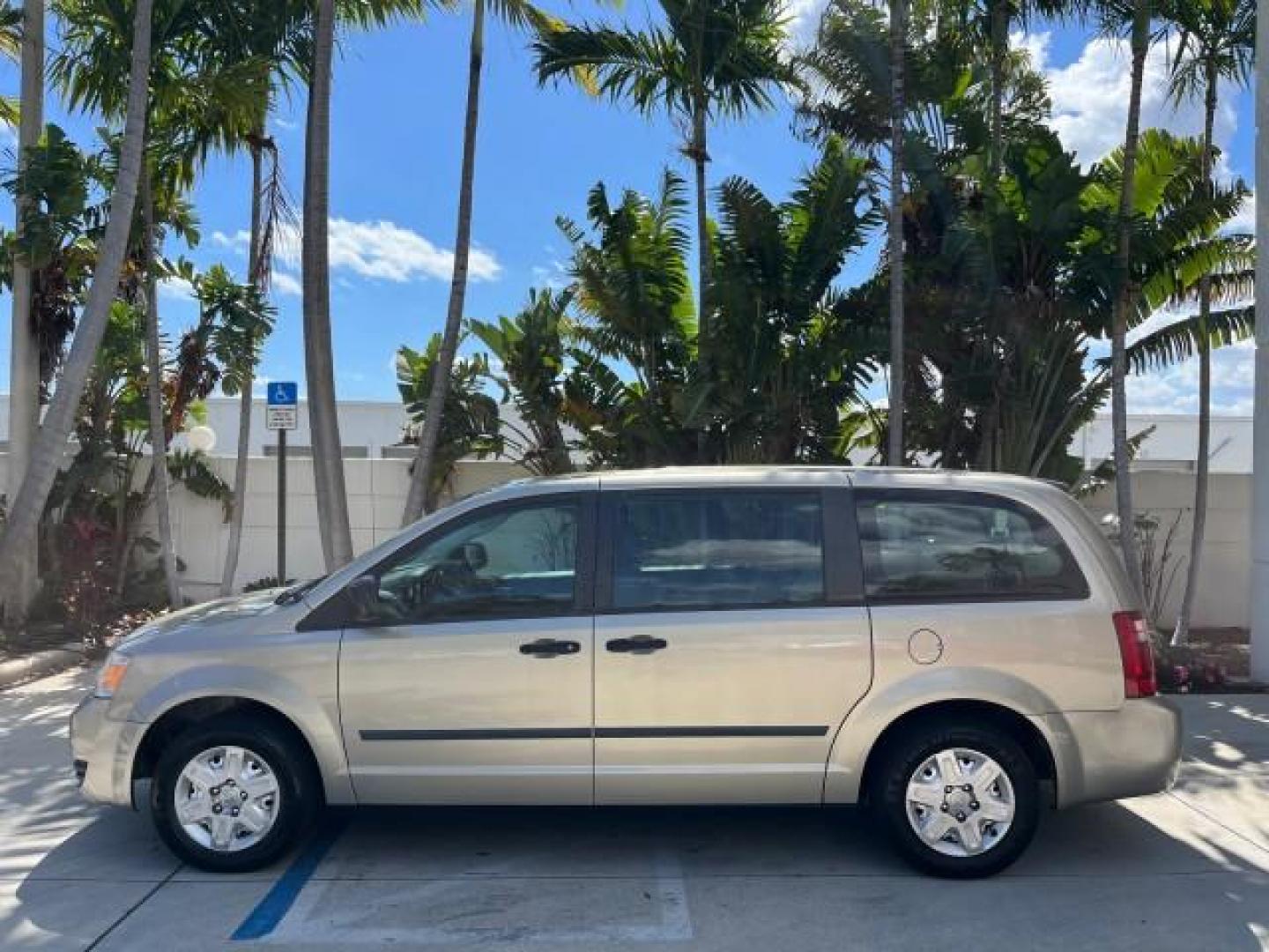 2008 Light Sandstone Metallic /Md Slate/Lt Shale Dodge Grand Caravan SE LOW HANDICAP MILES 76,328 (1D8HN44H98B) with an 3.3L V6 Cylinder Engine engine, Automatic transmission, located at 4701 North Dixie Hwy, Pompano Beach, FL, 33064, (954) 422-2889, 26.240938, -80.123474 - OUR WEBPAGE FLORIDACARS1.COM HAS OVER 100 PHOTOS AND FREE CARFAX LINK 2008 DODGE GRAND CARAVAN SE HANDICAP LIFT ROAD READY 3.3L V6 VIN: 1D8HN44H98B188711 FLORIDA OWNER VAN NO RECALLS 3.3L V6 F 24 SERVICE RECORDS GASOLINE 24 MPG LOW MILES 76,328 FRONT WHEEL DRIVE POWER MIRRORS 3 ROW SEATS Anti-Theft - Photo#6