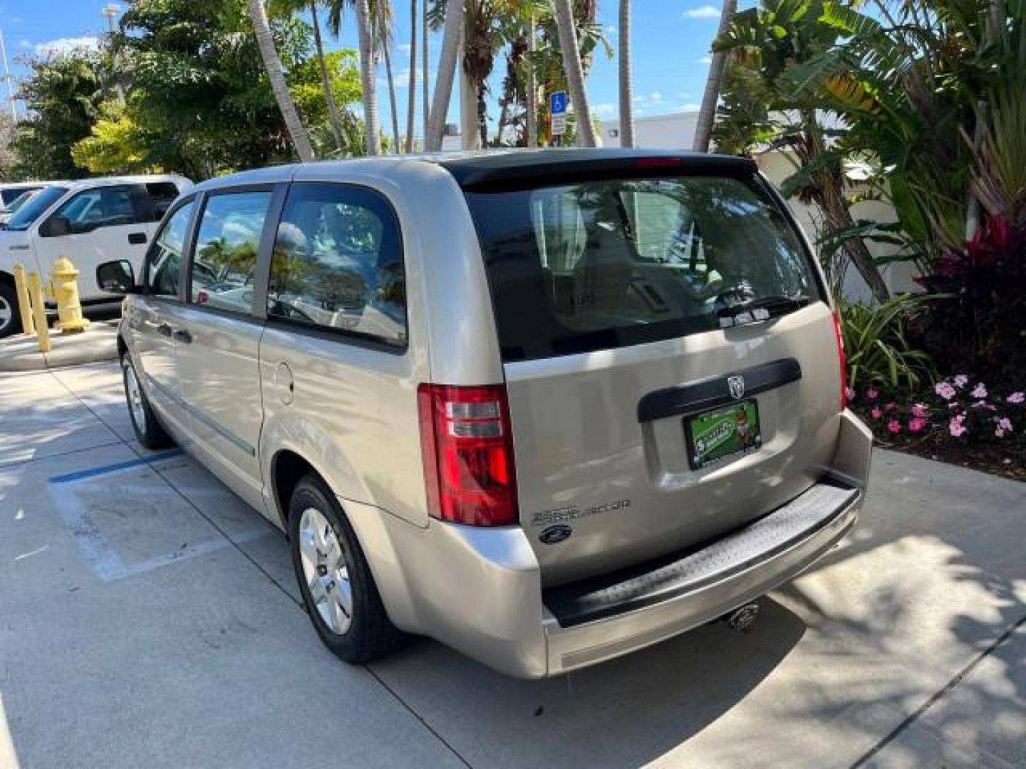 2008 Light Sandstone Metallic /Md Slate/Lt Shale Dodge Grand Caravan SE LOW HANDICAP MILES 76,328 (1D8HN44H98B) with an 3.3L V6 Cylinder Engine engine, Automatic transmission, located at 4701 North Dixie Hwy, Pompano Beach, FL, 33064, (954) 422-2889, 26.240938, -80.123474 - OUR WEBPAGE FLORIDACARS1.COM HAS OVER 100 PHOTOS AND FREE CARFAX LINK 2008 DODGE GRAND CARAVAN SE HANDICAP LIFT ROAD READY 3.3L V6 VIN: 1D8HN44H98B188711 FLORIDA OWNER VAN NO RECALLS 3.3L V6 F 24 SERVICE RECORDS GASOLINE 24 MPG LOW MILES 76,328 FRONT WHEEL DRIVE POWER MIRRORS 3 ROW SEATS Anti-Theft - Photo#98