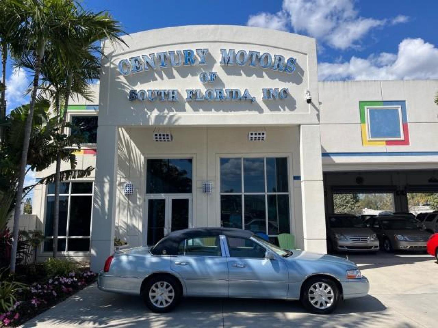 2008 Light Ice Blue Metallic /Light Camel Lincoln Town Car Limited LOW MILES 27,024 (2LNHM82V68X) with an 4.6L SOHC FFV V8 Engine engine, Automatic transmission, located at 4701 North Dixie Hwy, Pompano Beach, FL, 33064, (954) 422-2889, 26.240938, -80.123474 - 2008 LINCOLN TOWN CAR SIGNATURE LIMITED NEW $ 45,985 ROAD READY VIN: 2LNHM82V68X642584 NO ACCIDENTS NO RECALLS SEDAN 4 DR $5000 PKG PALM BEACH EDITION 8 SERVICE RECORDS 4.6L V8 F SOHC PARKING SENSORS POWER LEATHER SEATS FLEX FUEL DUAL ZONE AC POWER MIRRORS 4.6L V8 REAR WHEEL DRIVE SIGNATURE LIMITED - Photo#0