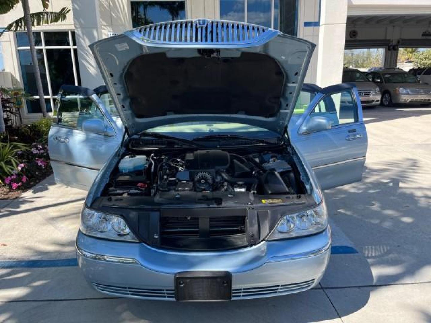 2008 Light Ice Blue Metallic /Light Camel Lincoln Town Car Limited LOW MILES 27,024 (2LNHM82V68X) with an 4.6L SOHC FFV V8 Engine engine, Automatic transmission, located at 4701 North Dixie Hwy, Pompano Beach, FL, 33064, (954) 422-2889, 26.240938, -80.123474 - 2008 LINCOLN TOWN CAR SIGNATURE LIMITED NEW $ 45,985 ROAD READY VIN: 2LNHM82V68X642584 NO ACCIDENTS NO RECALLS SEDAN 4 DR $5000 PKG PALM BEACH EDITION 8 SERVICE RECORDS 4.6L V8 F SOHC PARKING SENSORS POWER LEATHER SEATS FLEX FUEL DUAL ZONE AC POWER MIRRORS 4.6L V8 REAR WHEEL DRIVE SIGNATURE LIMITED - Photo#16