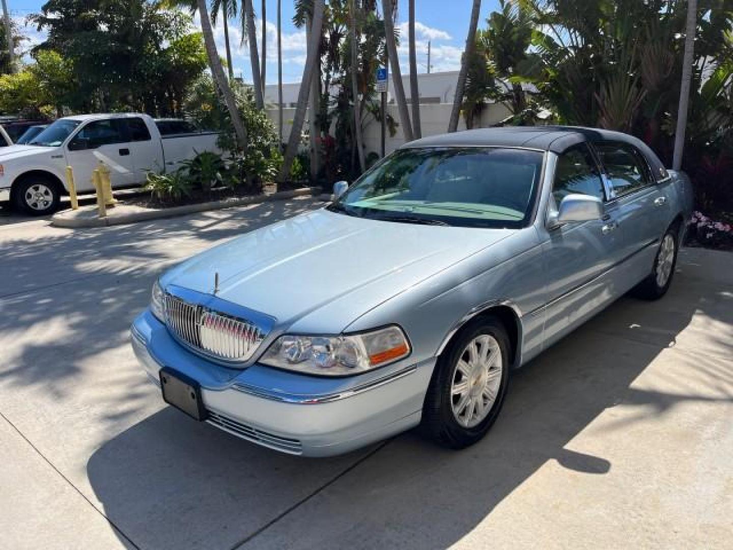 2008 Light Ice Blue Metallic /Light Camel Lincoln Town Car Limited LOW MILES 27,024 (2LNHM82V68X) with an 4.6L SOHC FFV V8 Engine engine, Automatic transmission, located at 4701 North Dixie Hwy, Pompano Beach, FL, 33064, (954) 422-2889, 26.240938, -80.123474 - 2008 LINCOLN TOWN CAR SIGNATURE LIMITED NEW $ 45,985 ROAD READY VIN: 2LNHM82V68X642584 NO ACCIDENTS NO RECALLS SEDAN 4 DR $5000 PKG PALM BEACH EDITION 8 SERVICE RECORDS 4.6L V8 F SOHC PARKING SENSORS POWER LEATHER SEATS FLEX FUEL DUAL ZONE AC POWER MIRRORS 4.6L V8 REAR WHEEL DRIVE SIGNATURE LIMITED - Photo#3