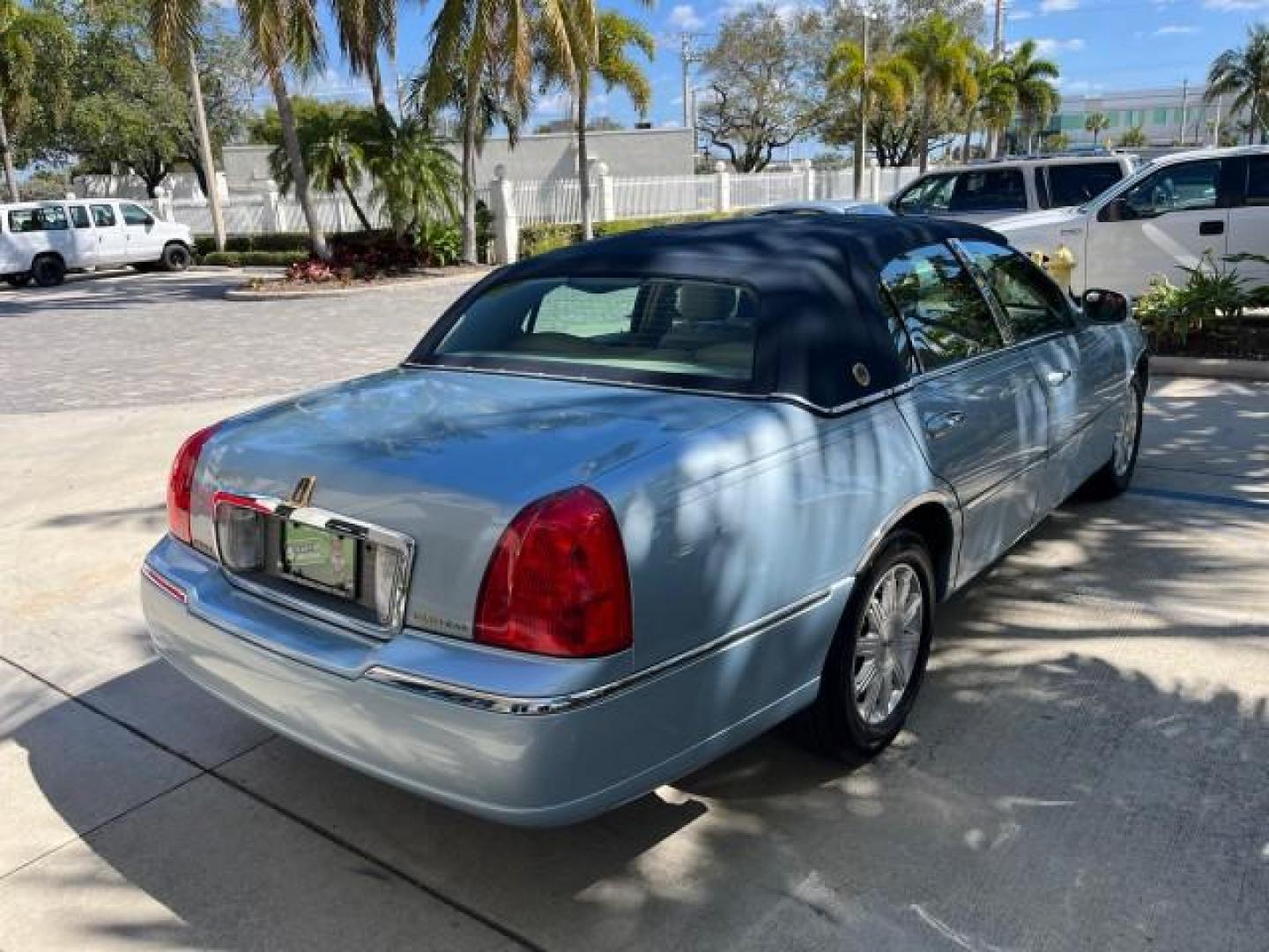 2008 Light Ice Blue Metallic /Light Camel Lincoln Town Car Limited LOW MILES 27,024 (2LNHM82V68X) with an 4.6L SOHC FFV V8 Engine engine, Automatic transmission, located at 4701 North Dixie Hwy, Pompano Beach, FL, 33064, (954) 422-2889, 26.240938, -80.123474 - 2008 LINCOLN TOWN CAR SIGNATURE LIMITED NEW $ 45,985 ROAD READY VIN: 2LNHM82V68X642584 NO ACCIDENTS NO RECALLS SEDAN 4 DR $5000 PKG PALM BEACH EDITION 8 SERVICE RECORDS 4.6L V8 F SOHC PARKING SENSORS POWER LEATHER SEATS FLEX FUEL DUAL ZONE AC POWER MIRRORS 4.6L V8 REAR WHEEL DRIVE SIGNATURE LIMITED - Photo#7