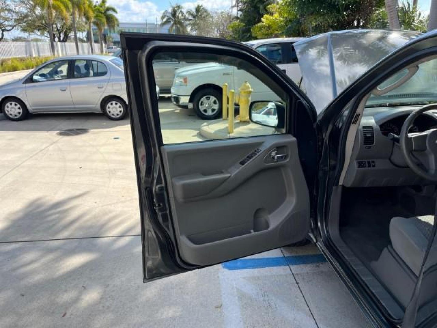 2007 Storm Gray /Charcoal Nissan Frontier SE 4 DR LOW MILES 71,664 (1N6AD07U27C) with an 4.0L DOHC 24-Valve V6 Engine engine, Automatic transmission, located at 4701 North Dixie Hwy, Pompano Beach, FL, 33064, (954) 422-2889, 26.240938, -80.123474 - 2007 NISSAN FRONTIER SE 4 DR ROAD READY 4.OL V6 VIN: 1N6AD07U27C438803 NO ACCIDENTS CREW PICKUP 18 SERVICE RECORDS 4.0L V6 F DOHC 24V LOW MILES 71,664 GASOLINE POWER MIRRORS REAR WHEEL DRIVE 5 FT BED TOW HITCH Alloy Wheels Cloth Seats Bed Liner Tow Hitch THIS IS ONE OF THE NICEST NISSANS WE HAVE EVE - Photo#9