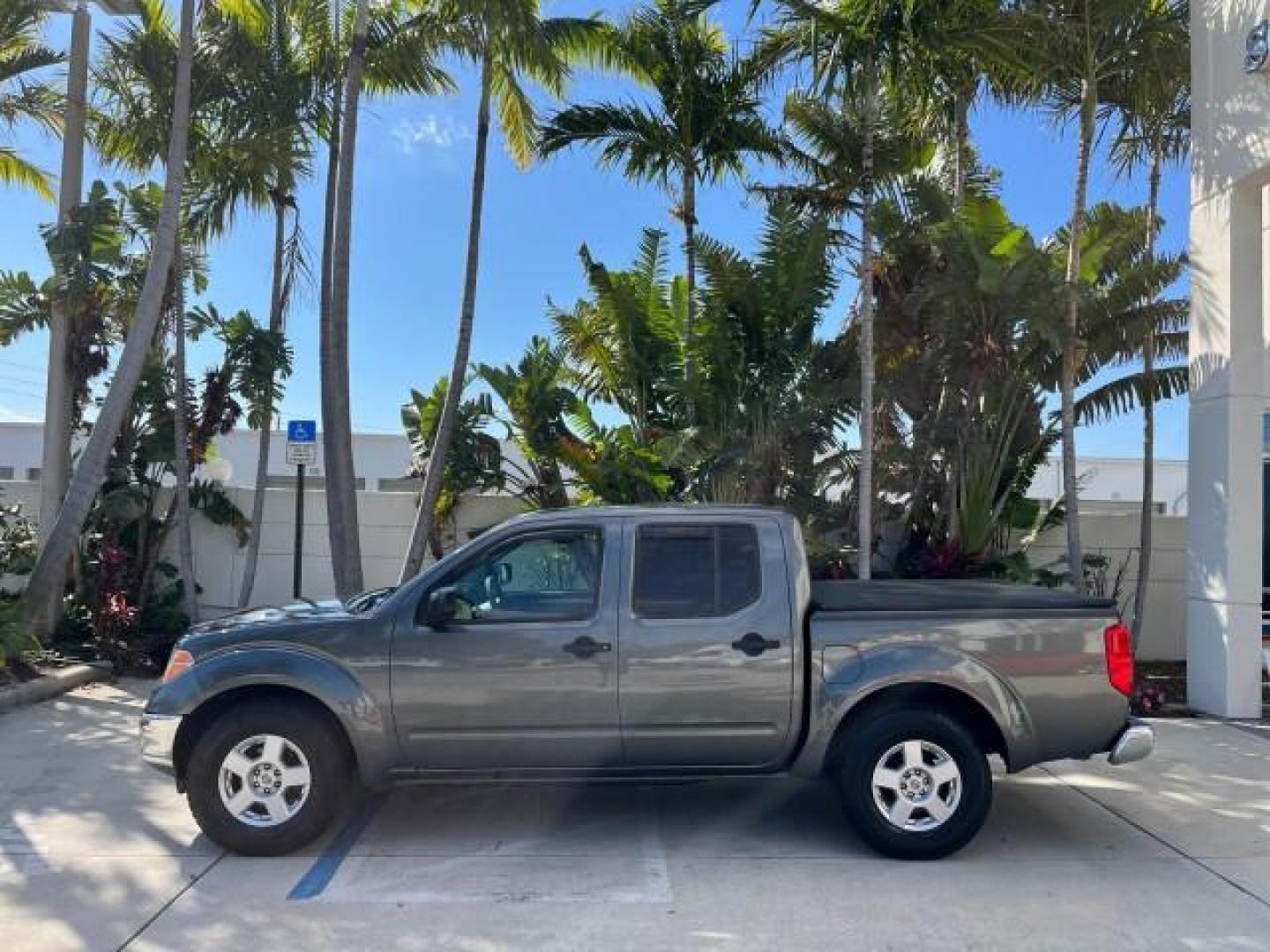 2007 Storm Gray /Charcoal Nissan Frontier SE 4 DR LOW MILES 71,664 (1N6AD07U27C) with an 4.0L DOHC 24-Valve V6 Engine engine, Automatic transmission, located at 4701 North Dixie Hwy, Pompano Beach, FL, 33064, (954) 422-2889, 26.240938, -80.123474 - 2007 NISSAN FRONTIER SE 4 DR ROAD READY 4.OL V6 VIN: 1N6AD07U27C438803 NO ACCIDENTS CREW PICKUP 18 SERVICE RECORDS 4.0L V6 F DOHC 24V LOW MILES 71,664 GASOLINE POWER MIRRORS REAR WHEEL DRIVE 5 FT BED TOW HITCH Alloy Wheels Cloth Seats Bed Liner Tow Hitch THIS IS ONE OF THE NICEST NISSANS WE HAVE EVE - Photo#4