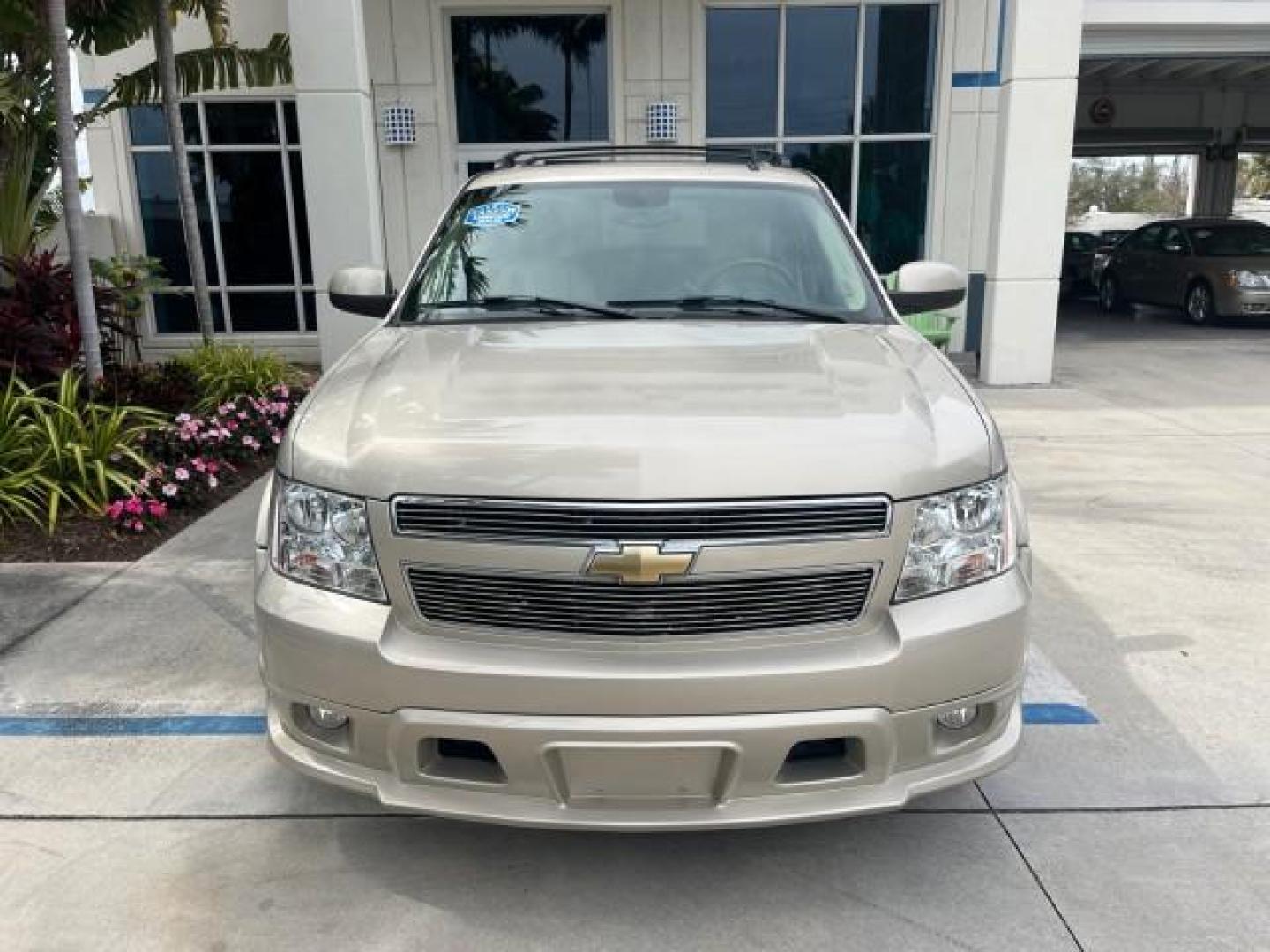 2007 Gold Mist Metallic /Ebony/Light Cashmere Chevrolet Avalanche LT w/1LT LOW MILES 59,362 (3GNEC12067G) with an 5.3L Vortec 1000 V8 SFI Flex-Fuel Engine engine, Automatic transmission, located at 4701 North Dixie Hwy, Pompano Beach, FL, 33064, (954) 422-2889, 26.240938, -80.123474 - 2007 CHEVROLET AVALANCHE LT 1500 NEW $ 35,015 ROAD READY VIN: 3GNEC12067G302213 SUNROOF NO ACCIDENTS NO RECALLS SPORT PICKUP DVD FLORIDA OWNER 5.3L V8 5.3L V8 F POWER LEATHER SEATS 6 SERVICE RECORDS FLEX FUEL 5,3 FT BED NAVIGATION BLUETOOTH REAR WHEEL DRIVE DUAL ZONE AC BACK UP CAMERA/SENSORS 5.3' B - Photo#83