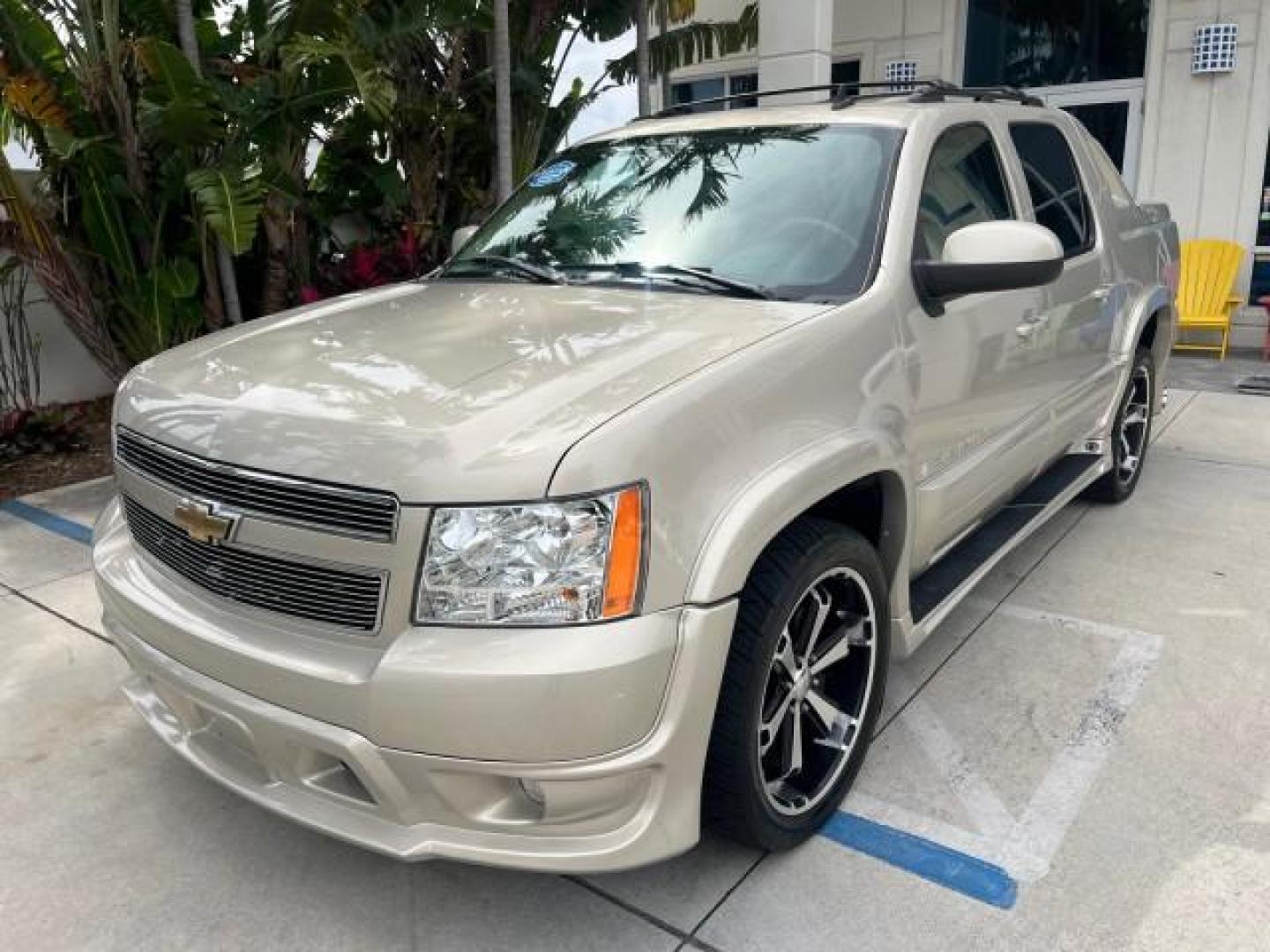 2007 Gold Mist Metallic /Ebony/Light Cashmere Chevrolet Avalanche LT w/1LT LOW MILES 59,362 (3GNEC12067G) with an 5.3L Vortec 1000 V8 SFI Flex-Fuel Engine engine, Automatic transmission, located at 4701 North Dixie Hwy, Pompano Beach, FL, 33064, (954) 422-2889, 26.240938, -80.123474 - 2007 CHEVROLET AVALANCHE LT 1500 NEW $ 35,015 ROAD READY VIN: 3GNEC12067G302213 SUNROOF NO ACCIDENTS NO RECALLS SPORT PICKUP DVD FLORIDA OWNER 5.3L V8 5.3L V8 F POWER LEATHER SEATS 6 SERVICE RECORDS FLEX FUEL 5,3 FT BED NAVIGATION BLUETOOTH REAR WHEEL DRIVE DUAL ZONE AC BACK UP CAMERA/SENSORS 5.3' B - Photo#85