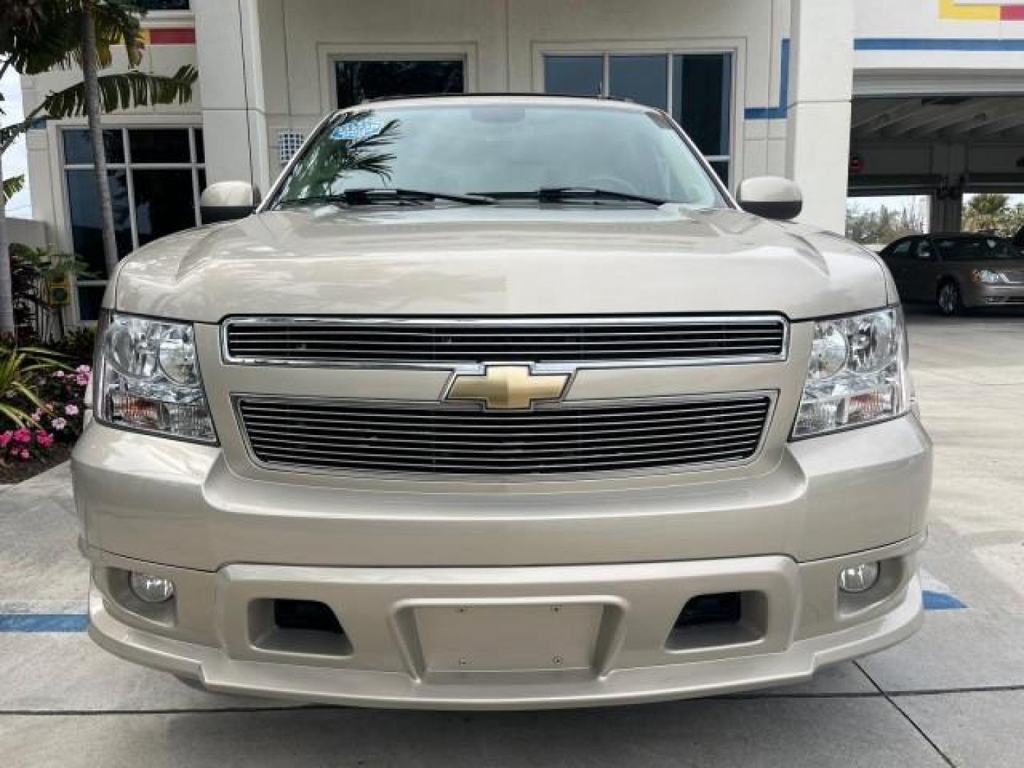 2007 Gold Mist Metallic /Ebony/Light Cashmere Chevrolet Avalanche LT w/1LT LOW MILES 59,362 (3GNEC12067G) with an 5.3L Vortec 1000 V8 SFI Flex-Fuel Engine engine, Automatic transmission, located at 4701 North Dixie Hwy, Pompano Beach, FL, 33064, (954) 422-2889, 26.240938, -80.123474 - 2007 CHEVROLET AVALANCHE LT 1500 NEW $ 35,015 ROAD READY VIN: 3GNEC12067G302213 SUNROOF NO ACCIDENTS NO RECALLS SPORT PICKUP DVD FLORIDA OWNER 5.3L V8 5.3L V8 F POWER LEATHER SEATS 6 SERVICE RECORDS FLEX FUEL 5,3 FT BED NAVIGATION BLUETOOTH REAR WHEEL DRIVE DUAL ZONE AC BACK UP CAMERA/SENSORS 5.3' B - Photo#93