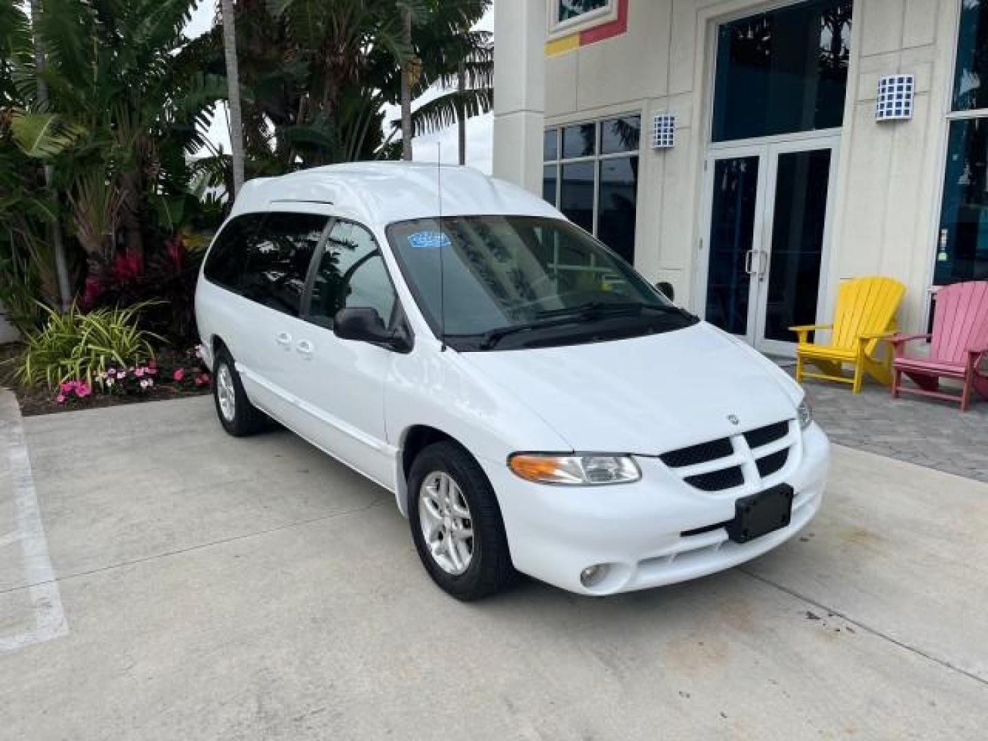 2000 Bright White /Mist Gray Dodge Caravan HI TOP CONVERSION LOW MILES 88,757 (1B4GP44R9YB) with an 3.3L SMPI V6 Engine engine, Automatic transmission, located at 4701 North Dixie Hwy, Pompano Beach, FL, 33064, (954) 422-2889, 26.240938, -80.123474 - OUR WEBPAGE FLORIDACARS1.COM HAS OVER 100 PHOTOS AND FREE CARFAX LINK 2000 DODGE GRAND CARAVAN SE ROAD READY 3.3L V6 VIN: 1B4GP44R9YB711977 NO RECALLS TV VAN LOW MILES 88,757 3.3L V6 F OHV 12V 44 SERVICE RECORDS GASOLINE 3 ROW SEATS BLUETOOTH FRONT WHEEL DRIVE POWER SEATS/MIRRORS Cruise Control FWD - Photo#1