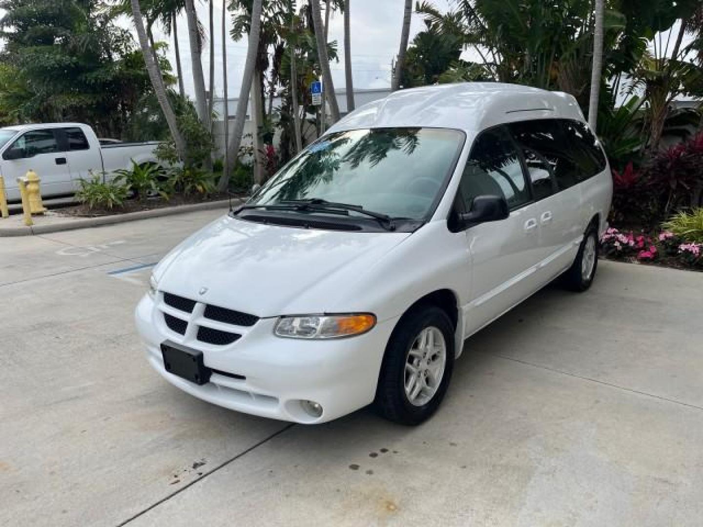 2000 Bright White /Mist Gray Dodge Caravan HI TOP CONVERSION LOW MILES 88,757 (1B4GP44R9YB) with an 3.3L SMPI V6 Engine engine, Automatic transmission, located at 4701 North Dixie Hwy, Pompano Beach, FL, 33064, (954) 422-2889, 26.240938, -80.123474 - OUR WEBPAGE FLORIDACARS1.COM HAS OVER 100 PHOTOS AND FREE CARFAX LINK 2000 DODGE GRAND CARAVAN SE ROAD READY 3.3L V6 VIN: 1B4GP44R9YB711977 NO RECALLS TV VAN LOW MILES 88,757 3.3L V6 F OHV 12V 44 SERVICE RECORDS GASOLINE 3 ROW SEATS BLUETOOTH FRONT WHEEL DRIVE POWER SEATS/MIRRORS Cruise Control FWD - Photo#3