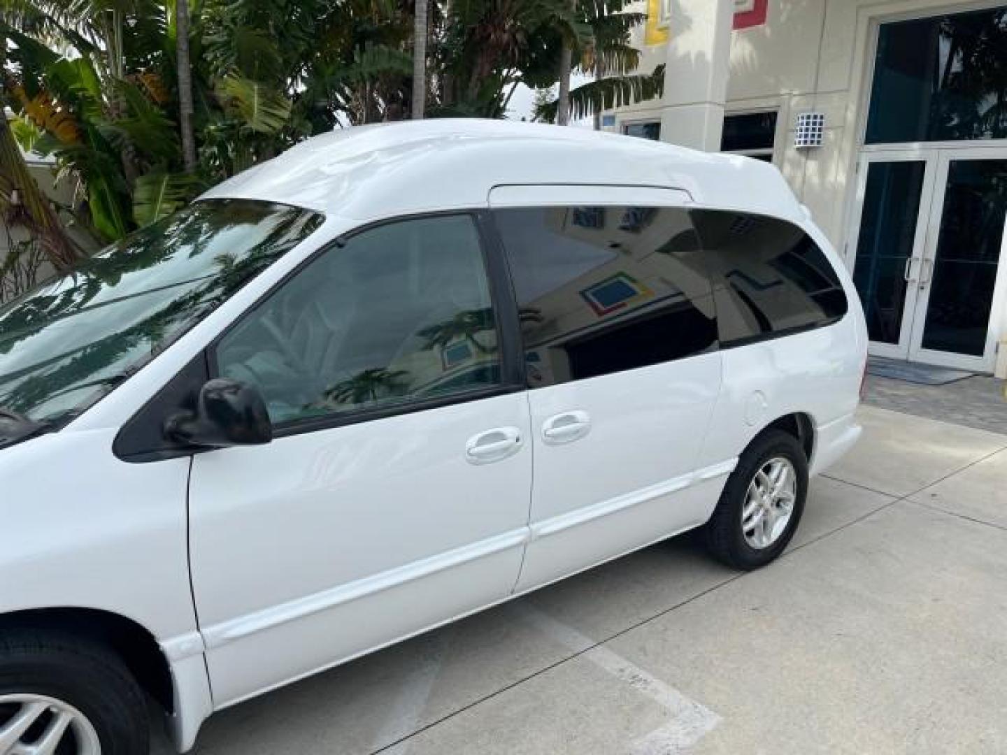 2000 Bright White /Mist Gray Dodge Caravan HI TOP CONVERSION LOW MILES 88,757 (1B4GP44R9YB) with an 3.3L SMPI V6 Engine engine, Automatic transmission, located at 4701 North Dixie Hwy, Pompano Beach, FL, 33064, (954) 422-2889, 26.240938, -80.123474 - OUR WEBPAGE FLORIDACARS1.COM HAS OVER 100 PHOTOS AND FREE CARFAX LINK 2000 DODGE GRAND CARAVAN SE ROAD READY 3.3L V6 VIN: 1B4GP44R9YB711977 NO RECALLS TV VAN LOW MILES 88,757 3.3L V6 F OHV 12V 44 SERVICE RECORDS GASOLINE 3 ROW SEATS BLUETOOTH FRONT WHEEL DRIVE POWER SEATS/MIRRORS Cruise Control FWD - Photo#96