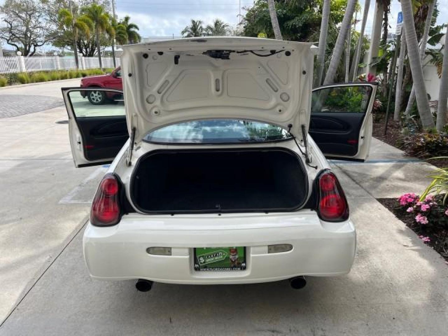 2005 White /Medium Gray Chevrolet Monte Carlo LS LOW MILES 96,037 (2G1WW12E759) with an 3.4L 3400 V6 SFI Engine engine, Automatic transmission, located at 4701 North Dixie Hwy, Pompano Beach, FL, 33064, (954) 422-2889, 26.240938, -80.123474 - 2005 CHEVROLET MONTE CARLO LS ROAD READY 3,4L V6 VIN: 2G1WW12E759204646 NO ACCIDENTS 32 MPG COUPE NO RECALLS DUAL ZONE AC 3.4L V6 F FLORIDA OWNER GASOLINE POWER MIRRORS LOW MILES 90,037 FRONT WHEEL DRIVE POWER SEATS 15 SERVICE RECORDS Alloy Wheels Automatic Climate Control Cruise Control Dual-Zone C - Photo#14