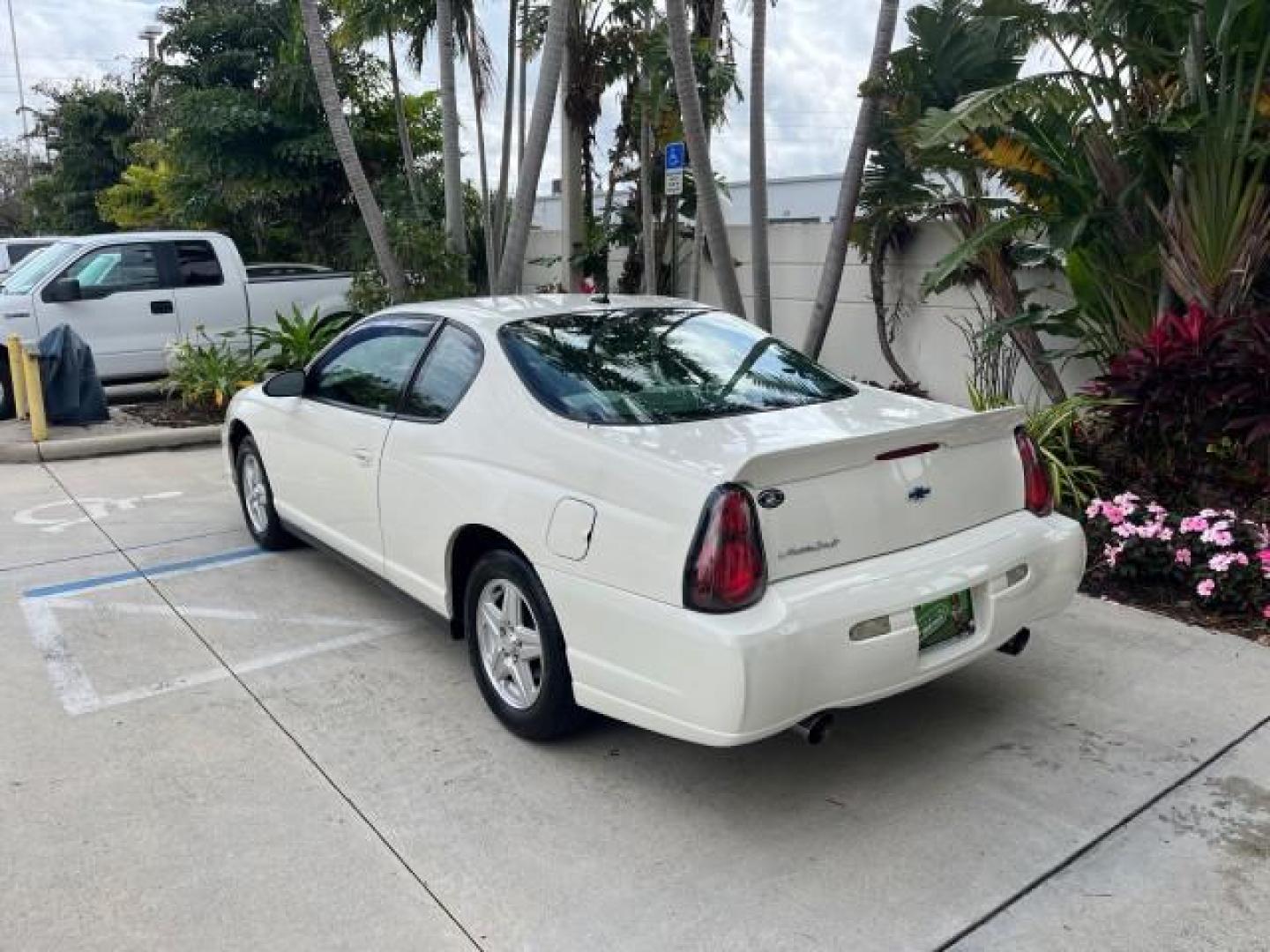 2005 White /Medium Gray Chevrolet Monte Carlo LS LOW MILES 96,037 (2G1WW12E759) with an 3.4L 3400 V6 SFI Engine engine, Automatic transmission, located at 4701 North Dixie Hwy, Pompano Beach, FL, 33064, (954) 422-2889, 26.240938, -80.123474 - 2005 CHEVROLET MONTE CARLO LS ROAD READY 3,4L V6 VIN: 2G1WW12E759204646 NO ACCIDENTS 32 MPG COUPE NO RECALLS DUAL ZONE AC 3.4L V6 F FLORIDA OWNER GASOLINE POWER MIRRORS LOW MILES 90,037 FRONT WHEEL DRIVE POWER SEATS 15 SERVICE RECORDS Alloy Wheels Automatic Climate Control Cruise Control Dual-Zone C - Photo#5