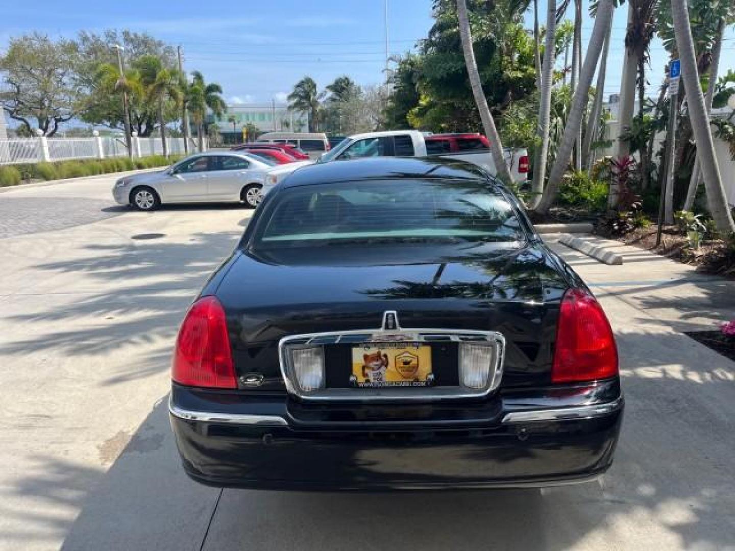 2005 Black /Dk/Med Lt Stone Lincoln Town Car Signature LOW MILES 69.333 (1LNHM81W75Y) with an 4.6L SOHC SMPI V8 Engine engine, Automatic transmission, located at 4701 North Dixie Hwy, Pompano Beach, FL, 33064, (954) 422-2889, 26.240938, -80.123474 - 2005 LINCOLN TOWN CAR SIGNATURE NEW $ 42,055 ROAD READY VIN: 1LNHM81W75Y664843 NO RECALLS 4.6L V8 SEDAN 4 DR SIGNATURE FLORIDA OWNER 4.6L V8 F OHV 16V POWER SEATS/MIRRORS LOW MILES 69,333 GASOLINE 6 SERVICE RECORDS PARKING SENSORS REAR WHEEL DRIVE DUAL ZONE AC LEATHER SEATS Alloy Wheels Anti-Theft S - Photo#6