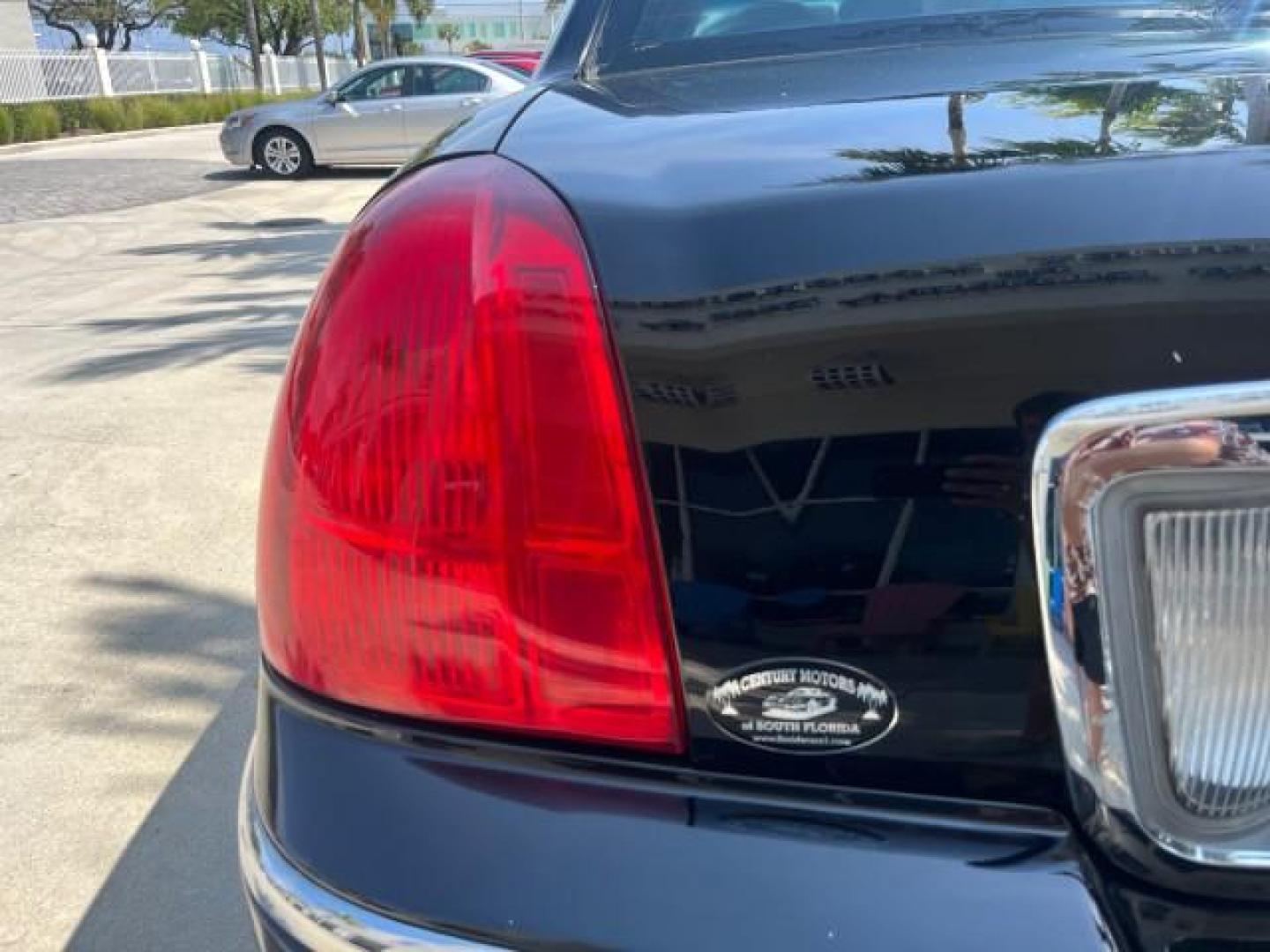 2005 Black /Dk/Med Lt Stone Lincoln Town Car Signature LOW MILES 69.333 (1LNHM81W75Y) with an 4.6L SOHC SMPI V8 Engine engine, Automatic transmission, located at 4701 North Dixie Hwy, Pompano Beach, FL, 33064, (954) 422-2889, 26.240938, -80.123474 - 2005 LINCOLN TOWN CAR SIGNATURE NEW $ 42,055 ROAD READY VIN: 1LNHM81W75Y664843 NO RECALLS 4.6L V8 SEDAN 4 DR SIGNATURE FLORIDA OWNER 4.6L V8 F OHV 16V POWER SEATS/MIRRORS LOW MILES 69,333 GASOLINE 6 SERVICE RECORDS PARKING SENSORS REAR WHEEL DRIVE DUAL ZONE AC LEATHER SEATS Alloy Wheels Anti-Theft S - Photo#94