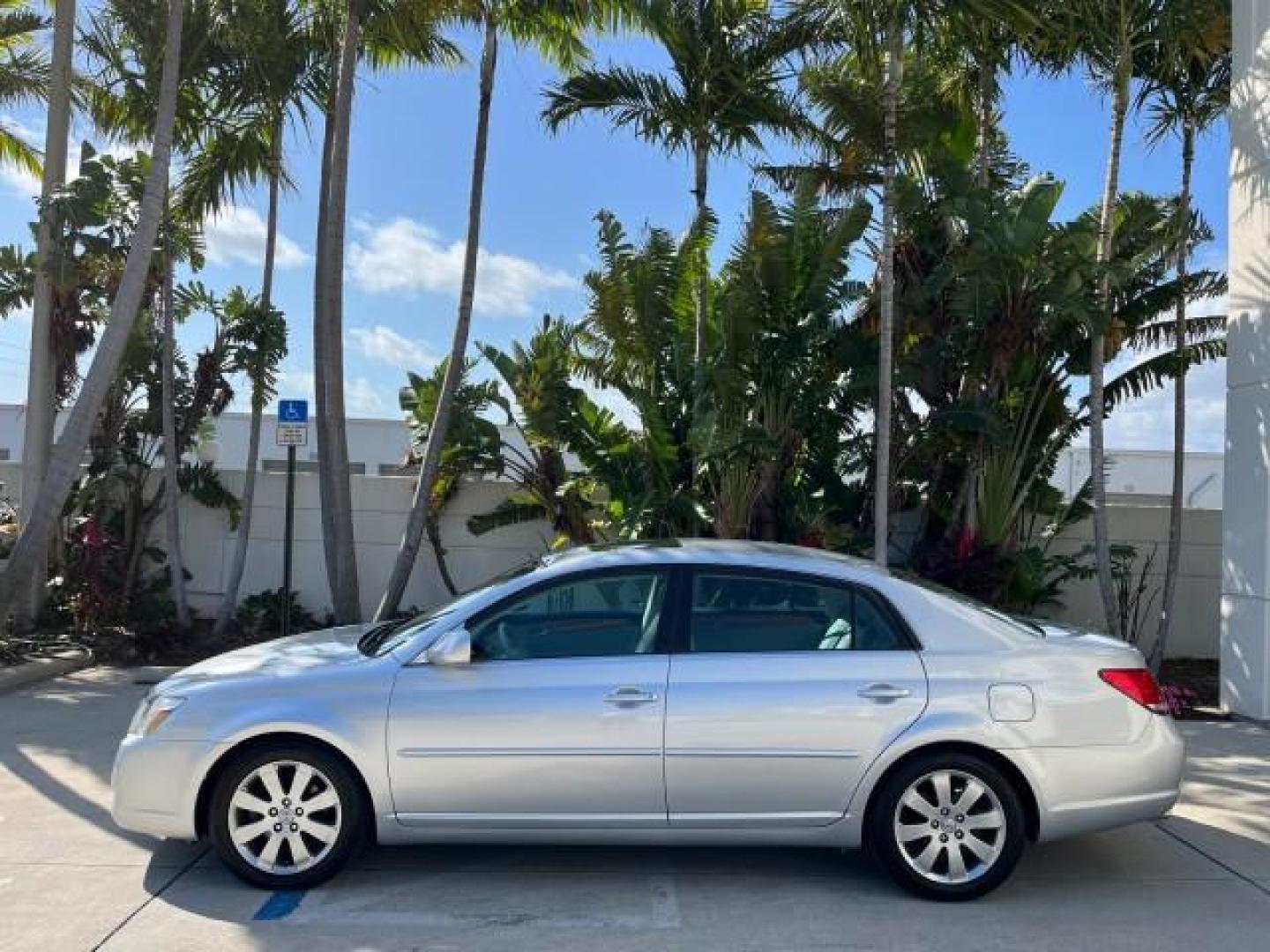 2007 Titanium Metallic /Lt Gray Toyota Avalon Touring LOW MILES 22,230 (4T1BK36B27U) with an 3.5L DOHC EFI 24-Valve V6 Engine engine, Automatic transmission, located at 4701 North Dixie Hwy, Pompano Beach, FL, 33064, (954) 422-2889, 26.240938, -80.123474 - OUR WEBPAGE FLORIDACARS1.COM HAS OVER 100 PHOTOS AND FREE CARFAX LINK 2007 TOYOTA AVALON XL NEW $30,430 ROAD READY VIN: 4T1BK36B27U226133 NO RECALLS 28 MPG SEDAN 4 DR FLORIDA OWNER 3.5L V6 3.5L V6 F DOHC 24V POWER LEATHER SEATS GASOLINE DUAL ZONE AC POWER SUNROOF FRONT WHEEL DRIVE SUPER LOW MILES 22 - Photo#4