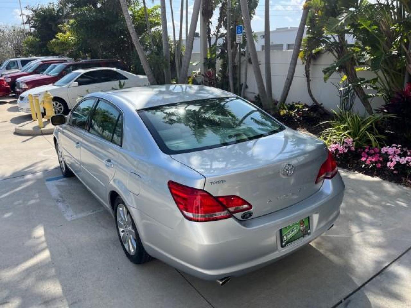 2007 Titanium Metallic /Lt Gray Toyota Avalon Touring LOW MILES 22,230 (4T1BK36B27U) with an 3.5L DOHC EFI 24-Valve V6 Engine engine, Automatic transmission, located at 4701 North Dixie Hwy, Pompano Beach, FL, 33064, (954) 422-2889, 26.240938, -80.123474 - OUR WEBPAGE FLORIDACARS1.COM HAS OVER 100 PHOTOS AND FREE CARFAX LINK 2007 TOYOTA AVALON XL NEW $30,430 ROAD READY VIN: 4T1BK36B27U226133 NO RECALLS 28 MPG SEDAN 4 DR FLORIDA OWNER 3.5L V6 3.5L V6 F DOHC 24V POWER LEATHER SEATS GASOLINE DUAL ZONE AC POWER SUNROOF FRONT WHEEL DRIVE SUPER LOW MILES 22 - Photo#93