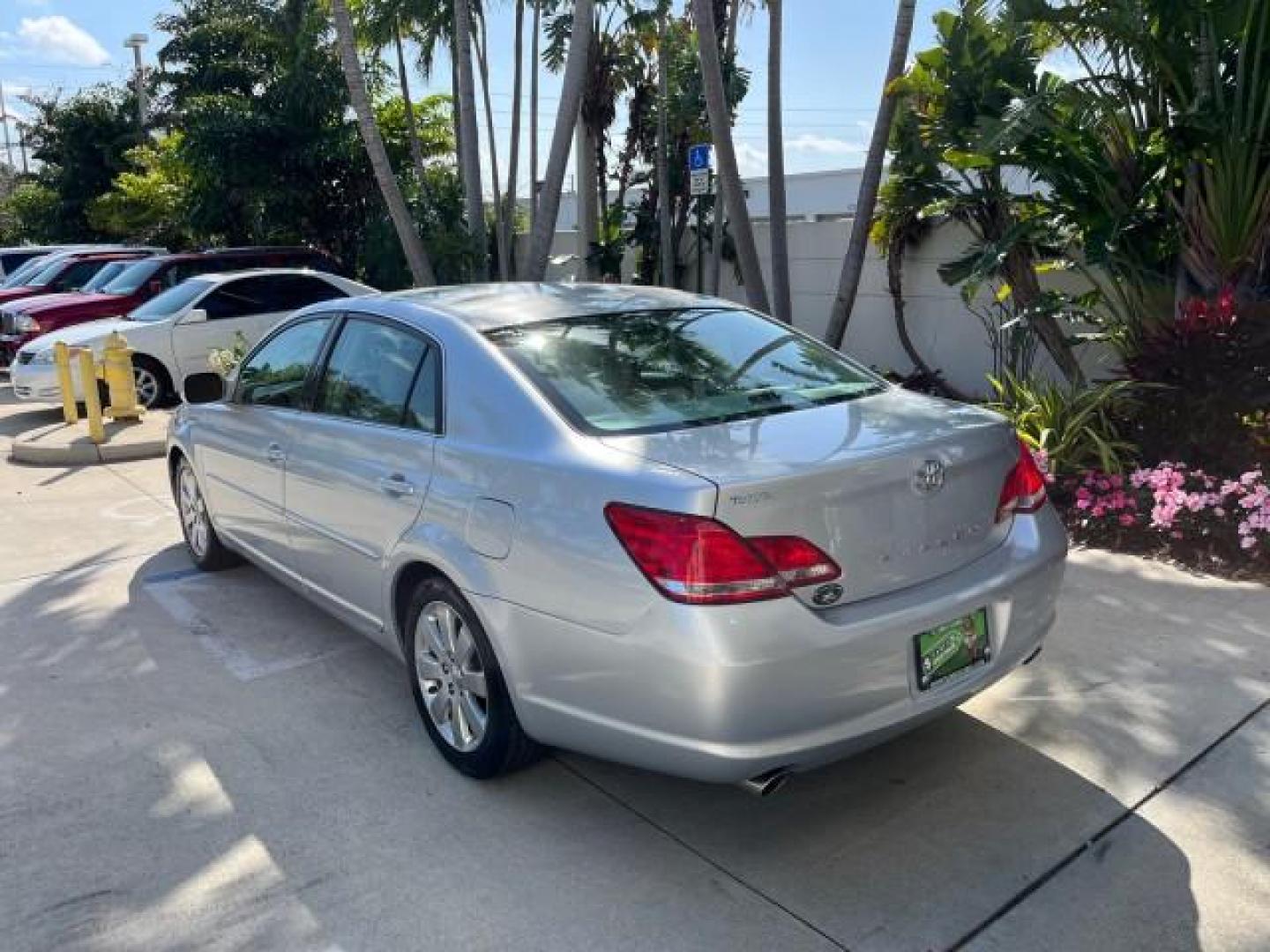 2007 Titanium Metallic /Lt Gray Toyota Avalon Touring LOW MILES 22,230 (4T1BK36B27U) with an 3.5L DOHC EFI 24-Valve V6 Engine engine, Automatic transmission, located at 4701 North Dixie Hwy, Pompano Beach, FL, 33064, (954) 422-2889, 26.240938, -80.123474 - OUR WEBPAGE FLORIDACARS1.COM HAS OVER 100 PHOTOS AND FREE CARFAX LINK 2007 TOYOTA AVALON XL NEW $30,430 ROAD READY VIN: 4T1BK36B27U226133 NO RECALLS 28 MPG SEDAN 4 DR FLORIDA OWNER 3.5L V6 3.5L V6 F DOHC 24V POWER LEATHER SEATS GASOLINE DUAL ZONE AC POWER SUNROOF FRONT WHEEL DRIVE SUPER LOW MILES 22 - Photo#5