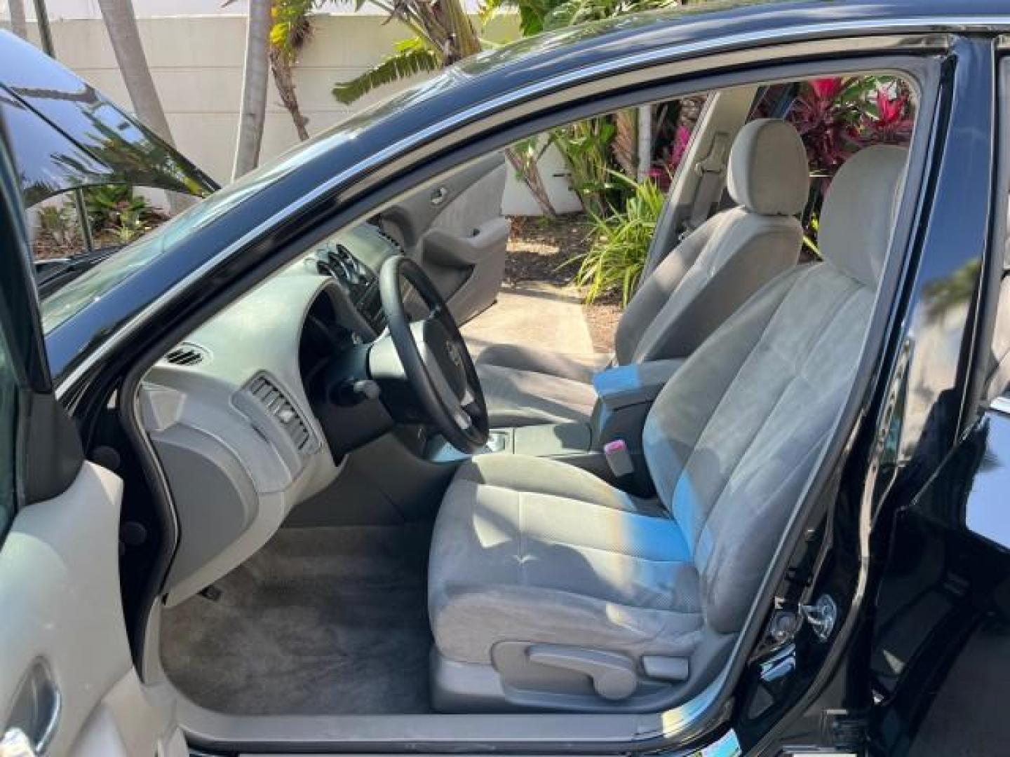 2007 Super Black /Charcoal Nissan Altima 2.5 S LOW MILES 37,605 (1N4AL21E37N) with an 2.5L DOHC I4 Engine engine, Automatic transmission, located at 4701 North Dixie Hwy, Pompano Beach, FL, 33064, (954) 422-2889, 26.240938, -80.123474 - 2007 NISSAN ALTIMA 2.5 ROAD READY 2.5L I4 VIN: 1N4AL21E37N432666 NO ACCIDENTS SEDAN 4 DR NO RECALLS 34 MPG 2.5L I4 F DOHC 16V FLORIDA OWNER GASOLINE 6 SERVICE RECORDS FRONT WHEEL DRIVE PUSH START LOW MILES 37,605 Active Head Restraints Anti-Theft System Cruise Control Curtain Airbags FWD Front Bucke - Photo#10