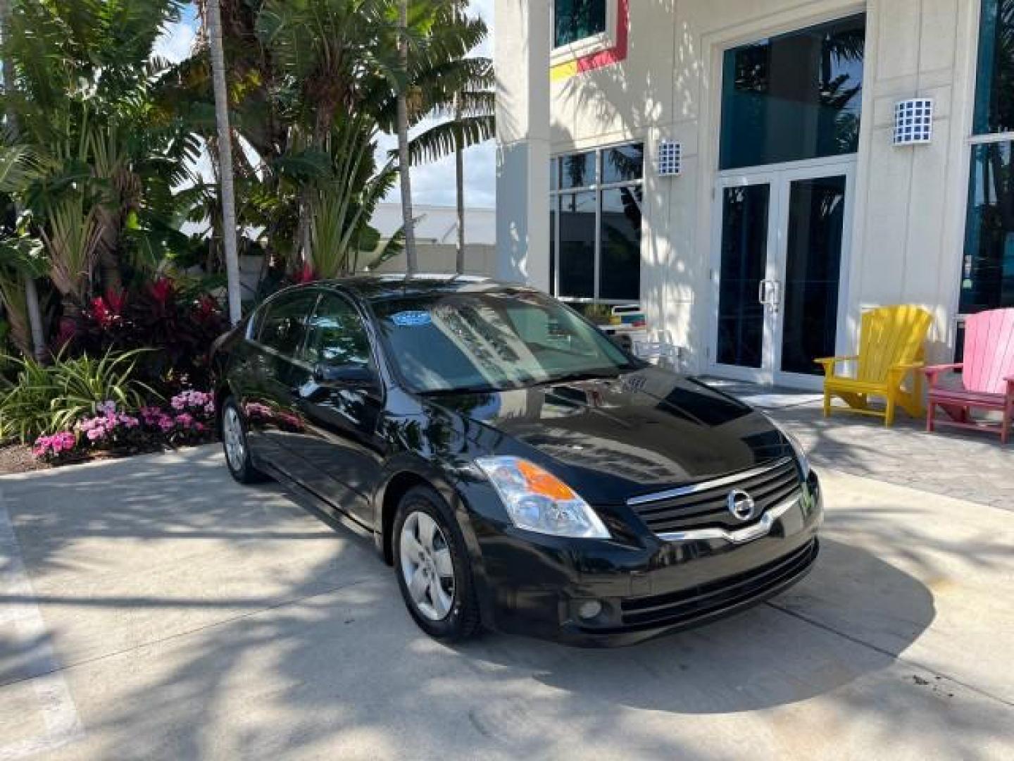 2007 Super Black /Charcoal Nissan Altima 2.5 S LOW MILES 37,605 (1N4AL21E37N) with an 2.5L DOHC I4 Engine engine, Automatic transmission, located at 4701 North Dixie Hwy, Pompano Beach, FL, 33064, (954) 422-2889, 26.240938, -80.123474 - 2007 NISSAN ALTIMA 2.5 ROAD READY 2.5L I4 VIN: 1N4AL21E37N432666 NO ACCIDENTS SEDAN 4 DR NO RECALLS 34 MPG 2.5L I4 F DOHC 16V FLORIDA OWNER GASOLINE 6 SERVICE RECORDS FRONT WHEEL DRIVE PUSH START LOW MILES 37,605 Active Head Restraints Anti-Theft System Cruise Control Curtain Airbags FWD Front Bucke - Photo#1