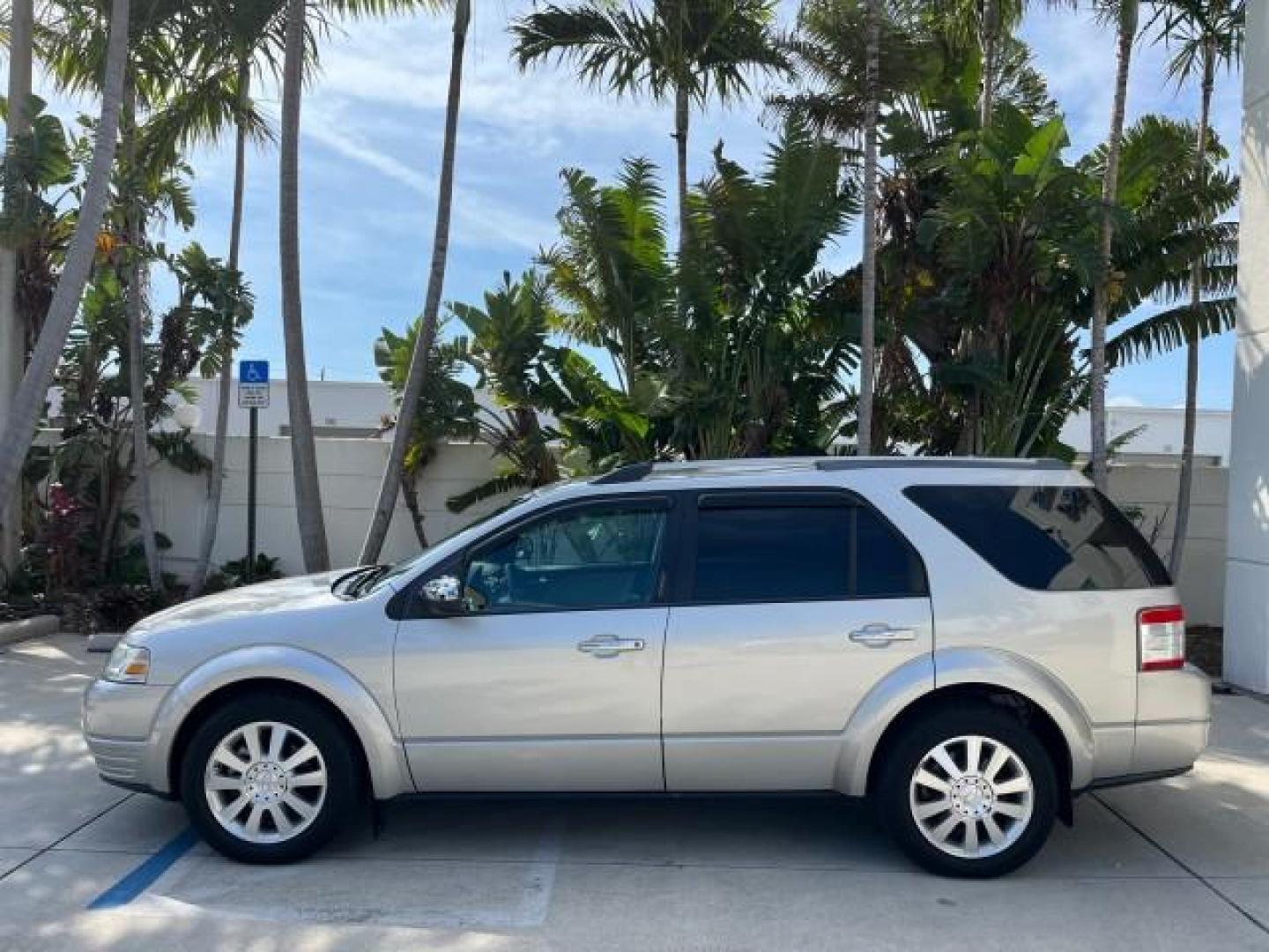 2008 Silver Birch Metallic /Medium Light Stone Ford Taurus X 1 FL Limited LOW MILES 80,408 (1FMDK03W78G) with an 3.5L SMPI 24-Valve V6 Duratec Engine engine, Automatic transmission, located at 4701 North Dixie Hwy, Pompano Beach, FL, 33064, (954) 422-2889, 26.240938, -80.123474 - 2008 FORD TAURUS X LIMITED NEW $ 33,260 ROAD READY VIN: 1FMDK03W78GA41963 NO ACCIDENTS NO RECALLS 4 DOOR WAGON/SPORT UTILITY LIMITED 1 OWNER FLORIDA 3.5L V6 3.5L V6 F BACK UP CAMERA/SENSORS LOW MILES 80,408 GASOLINE POWER SEATS/MIRRORS 3 ROW LEATHER SEATS FRONT WHEEL DRIVE DUAL ZONE AC 35 SERVICE RE - Photo#4