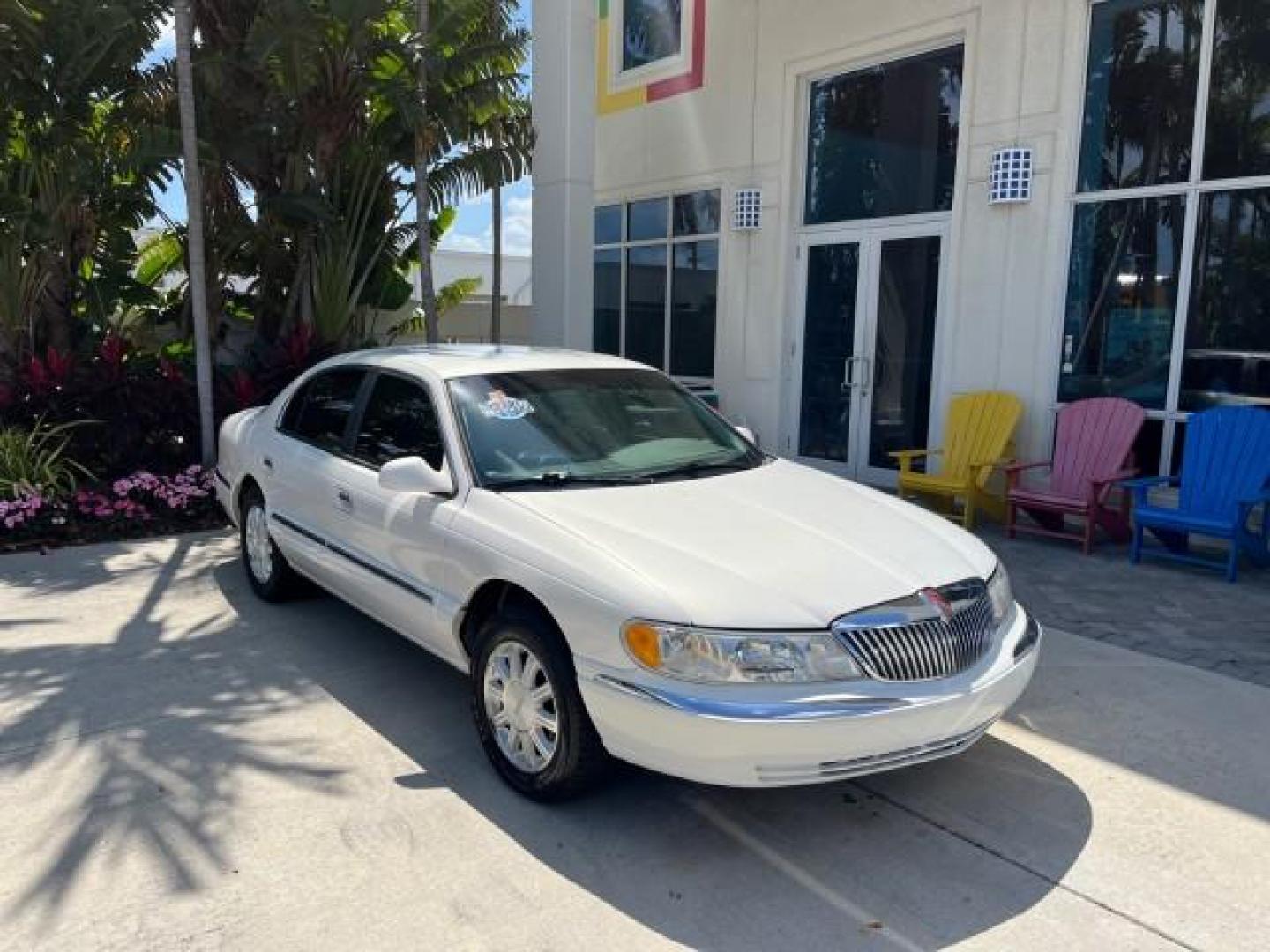 2001 White Pearlescent Metallic /Light Parchment Lincoln Continental 1 FL LOW MILES 65,765 (1LNHM97V51Y) with an 4.6L DOHC 32-Valve V8 Intech Engine engine, Automatic transmission, located at 4701 North Dixie Hwy, Pompano Beach, FL, 33064, (954) 422-2889, 26.240938, -80.123474 - 2001 LINCOLN CONTINENTAL NEW $39,700 ROAD READY VIN: 1LNHM97V51Y736217 NO ACCIDENTS SEDAN 4 DR NO RECALLS 4,6L V8 4.6L V8 F DOHC 32V 1 OWNER FLORIDA GASOLINE POWER MIRRORS 30 SERVICE RECORDS FRONT WHEEL DRIVE POWER LEATHER SEATS LOW MILES 65,765 Adjustable Lumbar Support Air Suspension Alloy Wheels - Photo#1