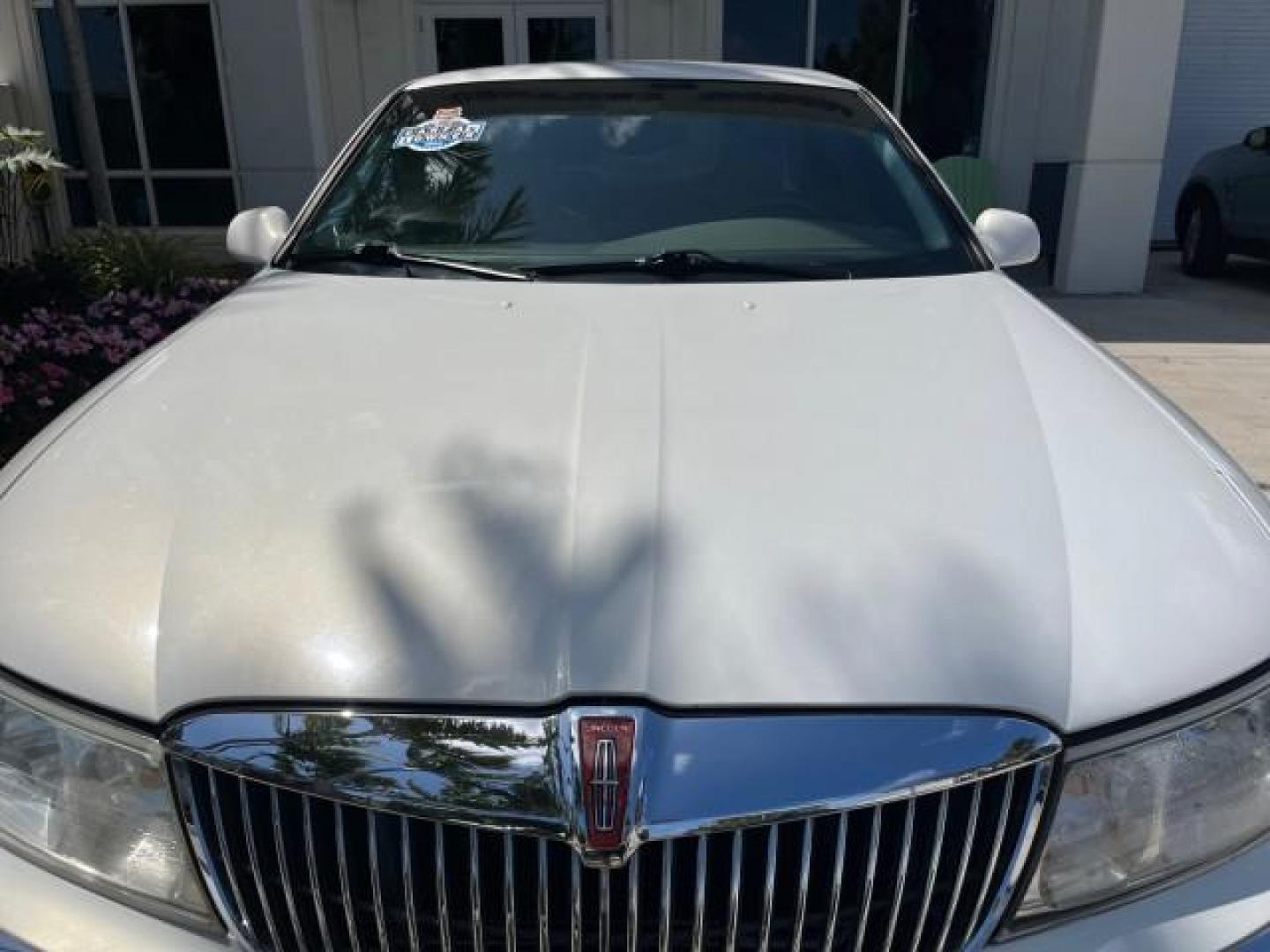 2001 White Pearlescent Metallic /Light Parchment Lincoln Continental 1 FL LOW MILES 65,765 (1LNHM97V51Y) with an 4.6L DOHC 32-Valve V8 Intech Engine engine, Automatic transmission, located at 4701 North Dixie Hwy, Pompano Beach, FL, 33064, (954) 422-2889, 26.240938, -80.123474 - 2001 LINCOLN CONTINENTAL NEW $39,700 ROAD READY VIN: 1LNHM97V51Y736217 NO ACCIDENTS SEDAN 4 DR NO RECALLS 4,6L V8 4.6L V8 F DOHC 32V 1 OWNER FLORIDA GASOLINE POWER MIRRORS 30 SERVICE RECORDS FRONT WHEEL DRIVE POWER LEATHER SEATS LOW MILES 65,765 Adjustable Lumbar Support Air Suspension Alloy Wheels - Photo#72