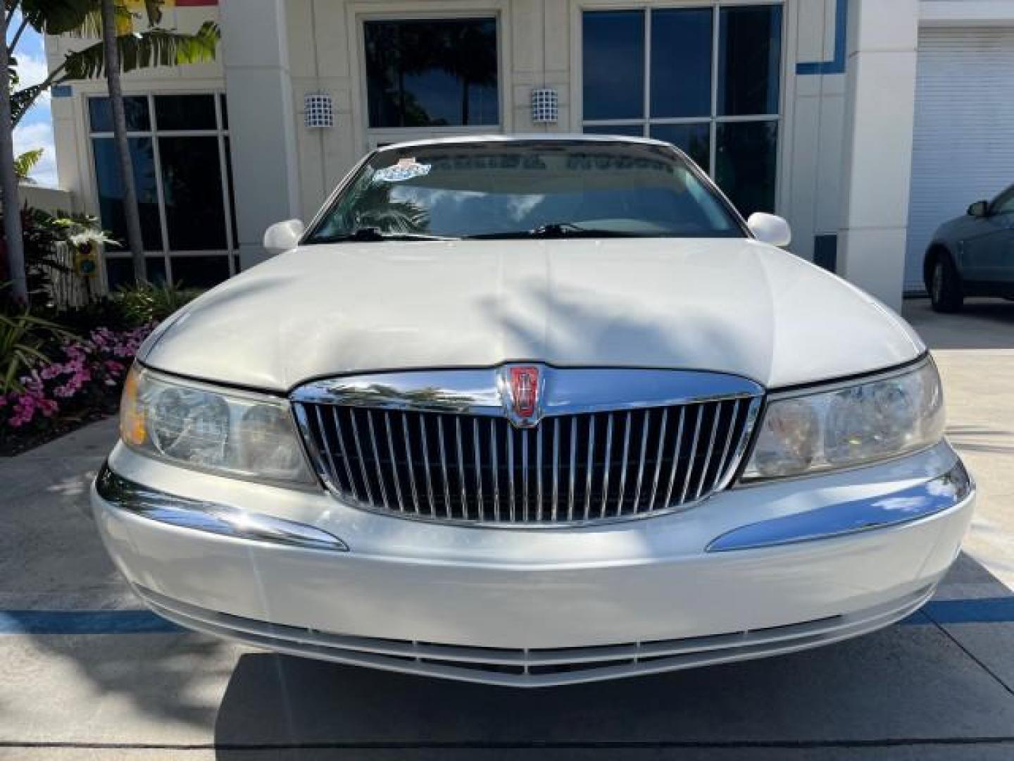 2001 White Pearlescent Metallic /Light Parchment Lincoln Continental 1 FL LOW MILES 65,765 (1LNHM97V51Y) with an 4.6L DOHC 32-Valve V8 Intech Engine engine, Automatic transmission, located at 4701 North Dixie Hwy, Pompano Beach, FL, 33064, (954) 422-2889, 26.240938, -80.123474 - 2001 LINCOLN CONTINENTAL NEW $39,700 ROAD READY VIN: 1LNHM97V51Y736217 NO ACCIDENTS SEDAN 4 DR NO RECALLS 4,6L V8 4.6L V8 F DOHC 32V 1 OWNER FLORIDA GASOLINE POWER MIRRORS 30 SERVICE RECORDS FRONT WHEEL DRIVE POWER LEATHER SEATS LOW MILES 65,765 Adjustable Lumbar Support Air Suspension Alloy Wheels - Photo#73