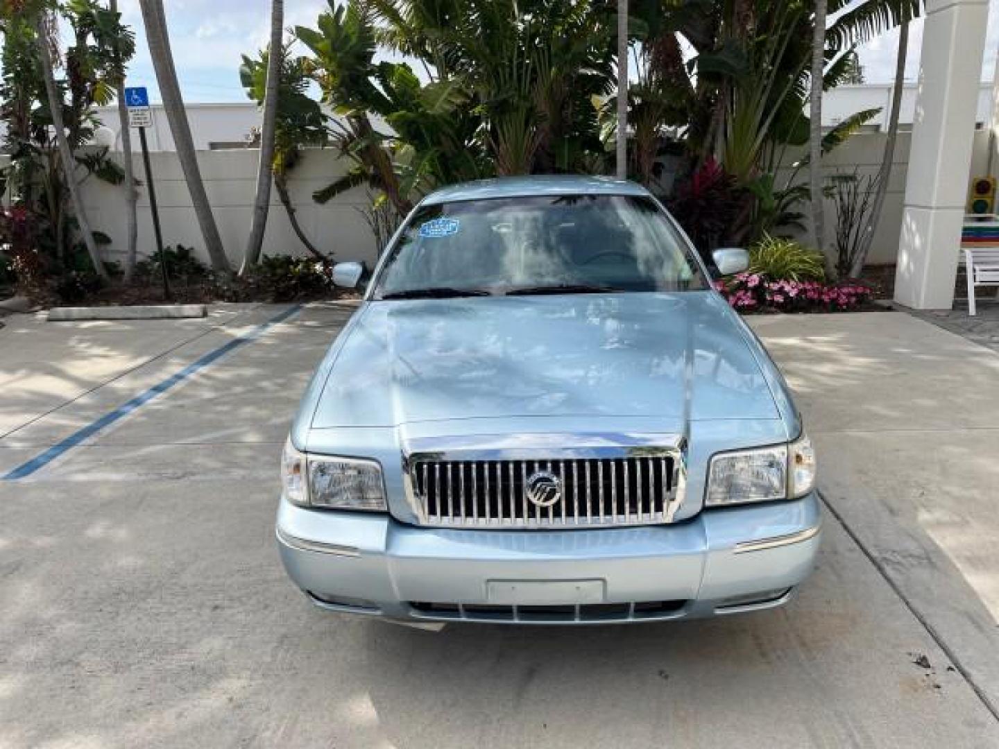 2008 Norsea Blue Metallic /Light Camel Mercury Grand Marquis LS LOW MILES 43,663 (2MEFM75V58X) with an 4.6L OHC FFV V8 Engine engine, Automatic transmission, located at 4701 North Dixie Hwy, Pompano Beach, FL, 33064, (954) 422-2889, 26.240938, -80.123474 - 2008 MERCURY GRAND MARQUIS LS ROAD READY 4.6L V8 VIN: 2MEFM75V58X652510 NO ACCIDENTS SEDAN 4 DR NO RECALLS 4.6L V8 F SOHC LOW MILES 43,663 FLEX FUEL POWER LEATHER SEATS REAR WHEEL DRIVE 7 SERVICE RECORDS Adaptive Headlights Adjustable Lumbar Support Auto-dimming Rearview Mirror Chrome Grille Electro - Photo#2