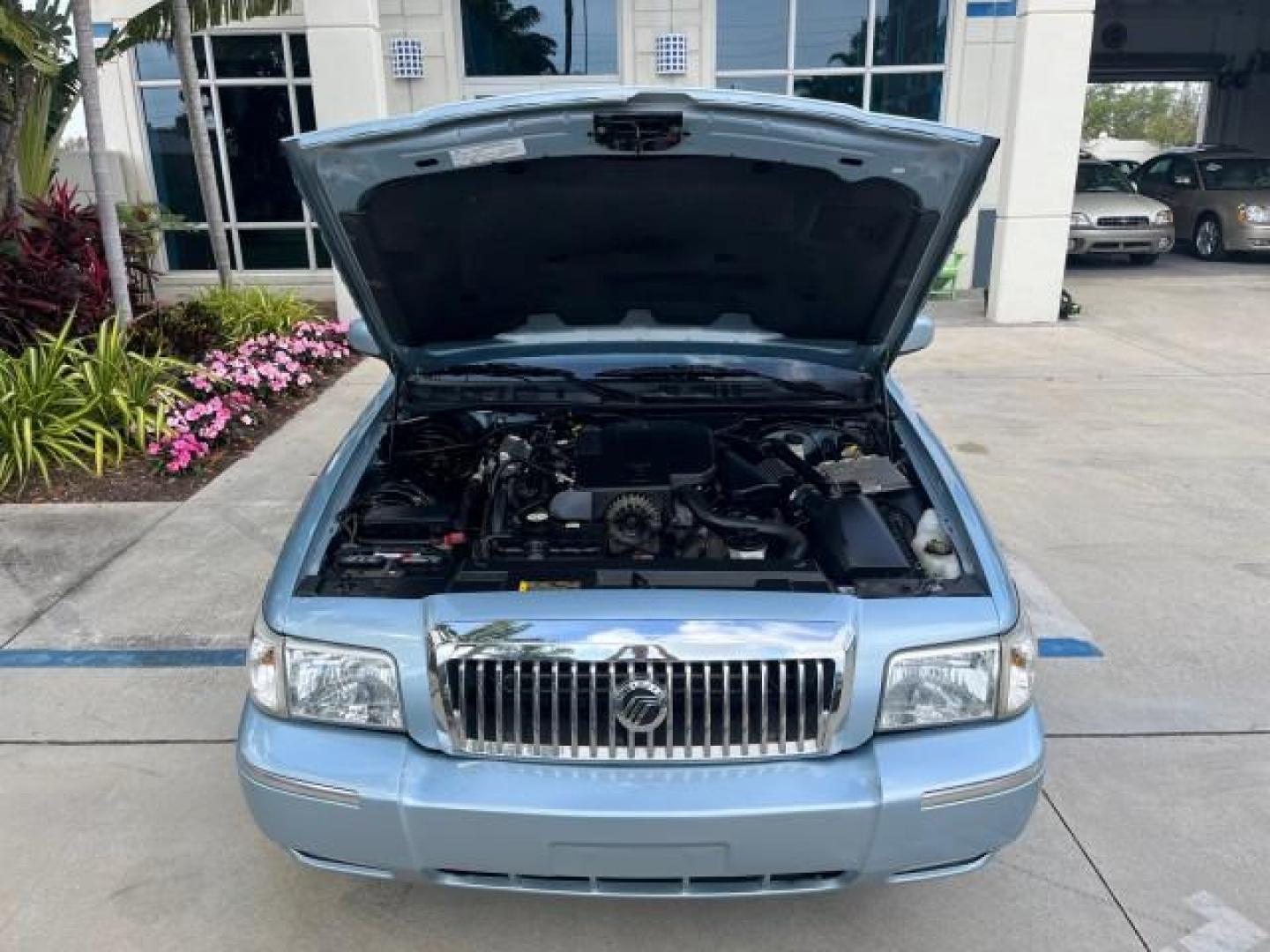 2008 Norsea Blue Metallic /Light Camel Mercury Grand Marquis LS LOW MILES 43,663 (2MEFM75V58X) with an 4.6L OHC FFV V8 Engine engine, Automatic transmission, located at 4701 North Dixie Hwy, Pompano Beach, FL, 33064, (954) 422-2889, 26.240938, -80.123474 - 2008 MERCURY GRAND MARQUIS LS ROAD READY 4.6L V8 VIN: 2MEFM75V58X652510 NO ACCIDENTS SEDAN 4 DR NO RECALLS 4.6L V8 F SOHC LOW MILES 43,663 FLEX FUEL POWER LEATHER SEATS REAR WHEEL DRIVE 7 SERVICE RECORDS Adaptive Headlights Adjustable Lumbar Support Auto-dimming Rearview Mirror Chrome Grille Electro - Photo#59