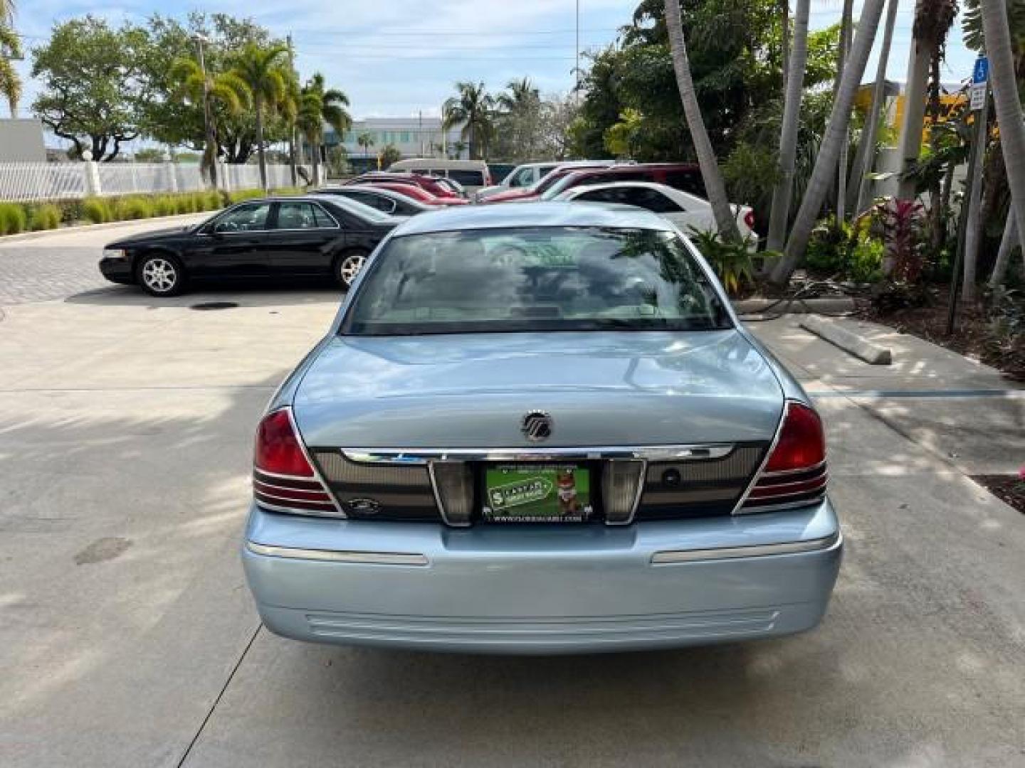 2008 Norsea Blue Metallic /Light Camel Mercury Grand Marquis LS LOW MILES 43,663 (2MEFM75V58X) with an 4.6L OHC FFV V8 Engine engine, Automatic transmission, located at 4701 North Dixie Hwy, Pompano Beach, FL, 33064, (954) 422-2889, 26.240938, -80.123474 - 2008 MERCURY GRAND MARQUIS LS ROAD READY 4.6L V8 VIN: 2MEFM75V58X652510 NO ACCIDENTS SEDAN 4 DR NO RECALLS 4.6L V8 F SOHC LOW MILES 43,663 FLEX FUEL POWER LEATHER SEATS REAR WHEEL DRIVE 7 SERVICE RECORDS Adaptive Headlights Adjustable Lumbar Support Auto-dimming Rearview Mirror Chrome Grille Electro - Photo#6