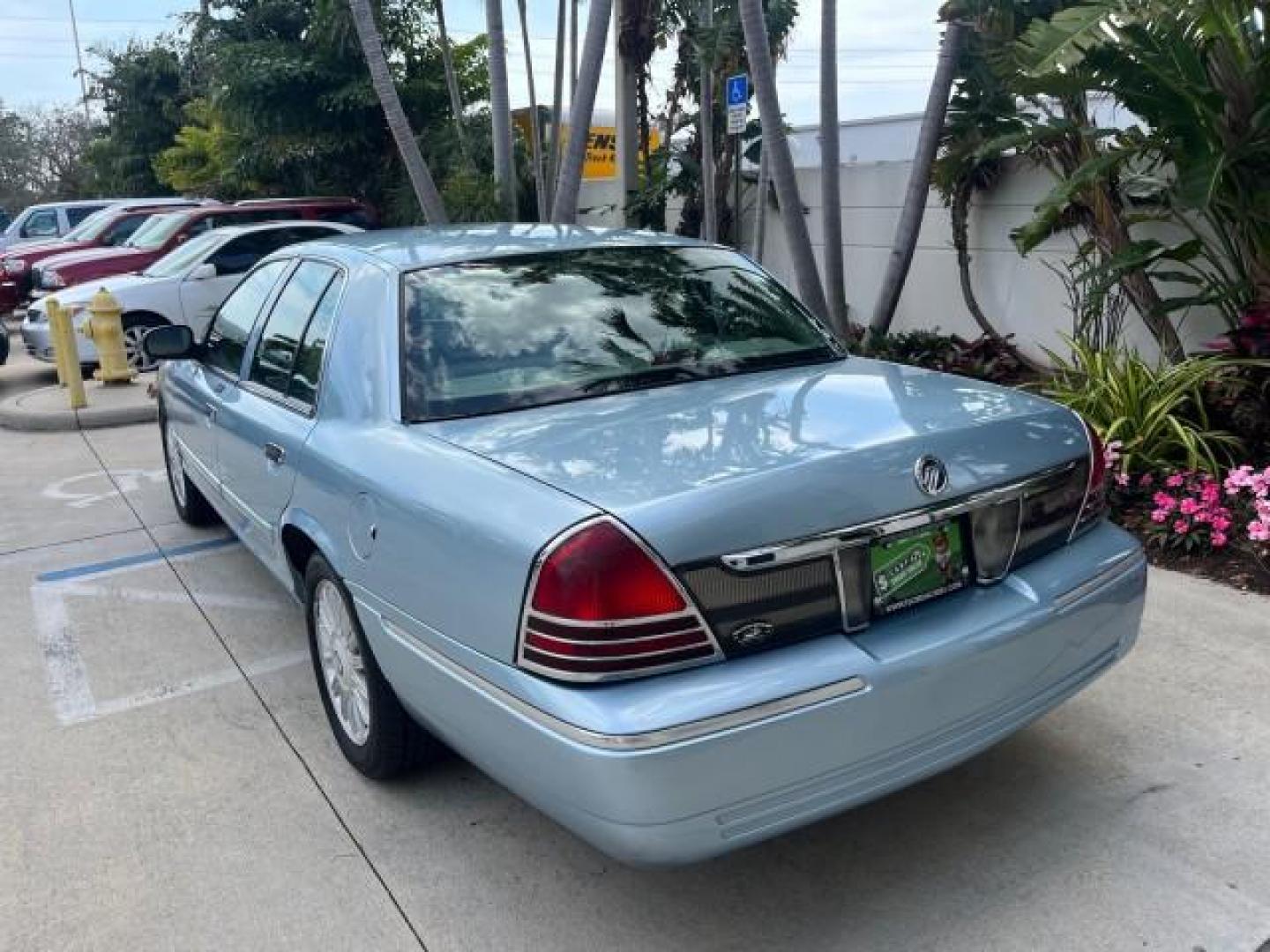 2008 Norsea Blue Metallic /Light Camel Mercury Grand Marquis LS LOW MILES 43,663 (2MEFM75V58X) with an 4.6L OHC FFV V8 Engine engine, Automatic transmission, located at 4701 North Dixie Hwy, Pompano Beach, FL, 33064, (954) 422-2889, 26.240938, -80.123474 - 2008 MERCURY GRAND MARQUIS LS ROAD READY 4.6L V8 VIN: 2MEFM75V58X652510 NO ACCIDENTS SEDAN 4 DR NO RECALLS 4.6L V8 F SOHC LOW MILES 43,663 FLEX FUEL POWER LEATHER SEATS REAR WHEEL DRIVE 7 SERVICE RECORDS Adaptive Headlights Adjustable Lumbar Support Auto-dimming Rearview Mirror Chrome Grille Electro - Photo#89