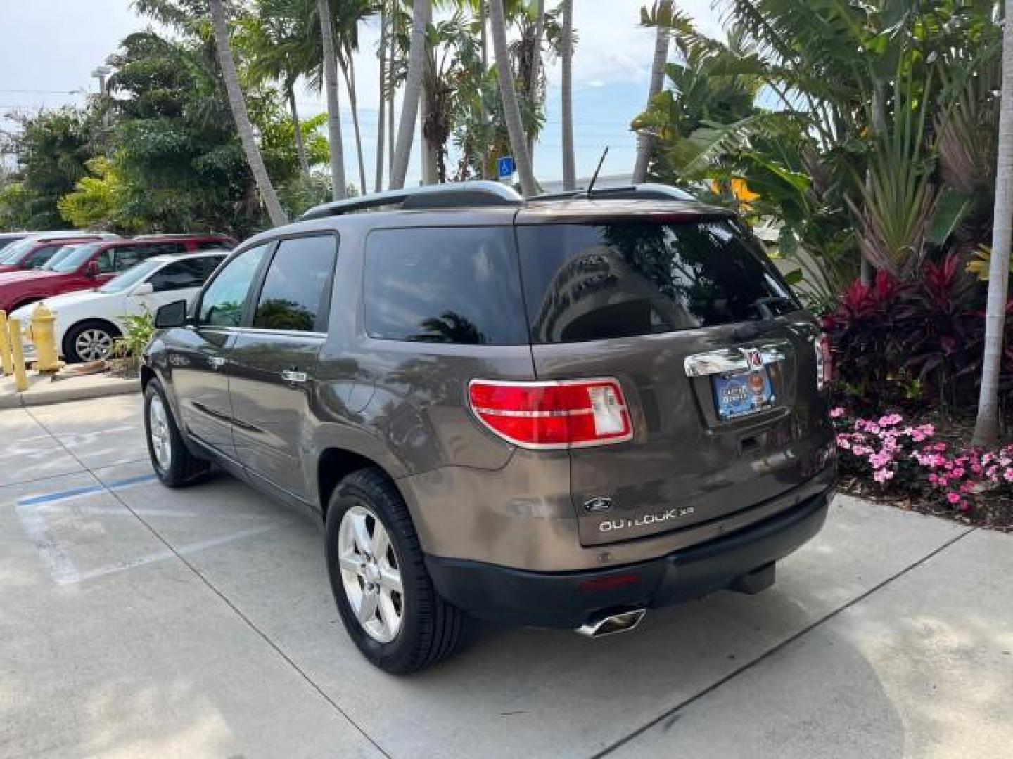 2008 Cocoa /Tan Saturn Outlook 1 FL XR AWD LO MI 31,119 (5GZEV33728J) with an 3.6L VVT V6 Engine engine, Automatic transmission, located at 4701 North Dixie Hwy, Pompano Beach, FL, 33064, (954) 422-2889, 26.240938, -80.123474 - 2008 SATURN OUTLOOK XR NEW $45,010 ROAD READY VIN: 5GZEV33728J174352 NO ACCIDENTS NO RECALLS 4 DOOR WAGON/SPORT UTILITY LOADED 1 OWNER FLORIDA 3.6L V6 3.6L V6 F NAVIGATION BACK UP CAMERA LOW MILES 31,119 AWD GASOLINE ALL WHEEL DRIVE POWER LEATHER SEATS/MIRRORS ALL WHEEL DRIVE 3 ROW SEATS DOUBLE SUNR - Photo#5